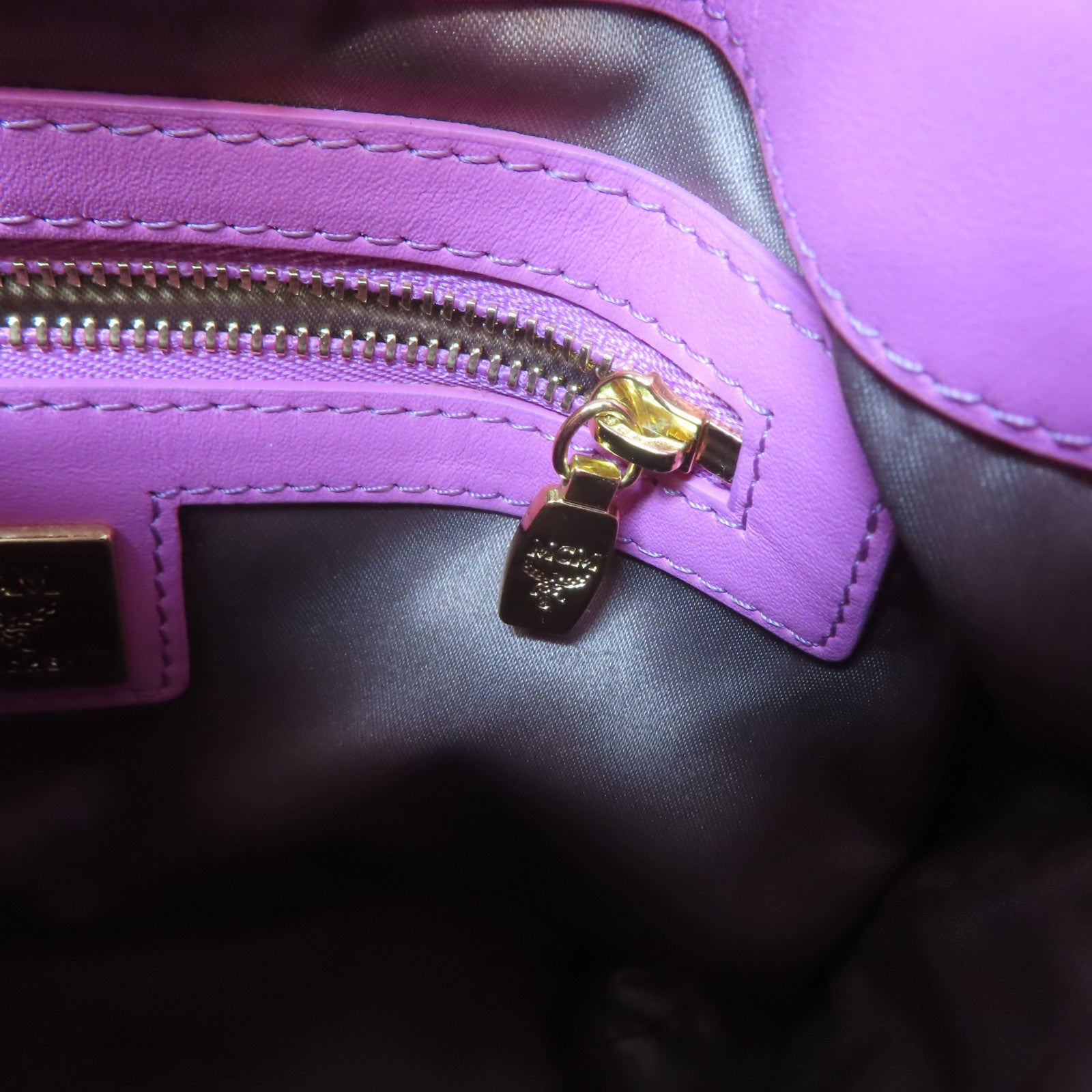 MCM 皮革Shoulder Bag金扣肩背袋粉紅色