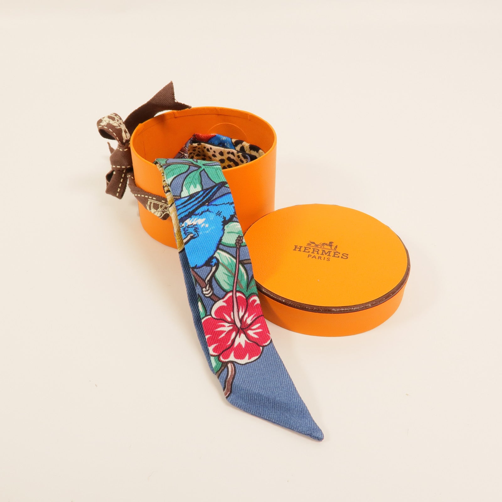 HERMES 絲質Twilly Doll絲巾