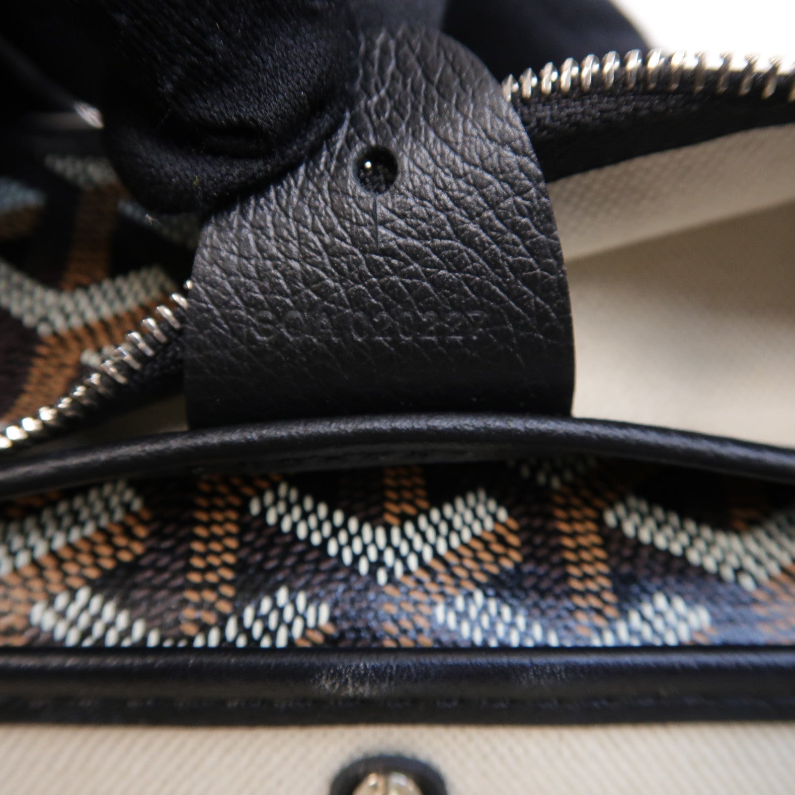 GOYARD 塗層帆布Artois PM銀扣肩背袋黑色/啡色