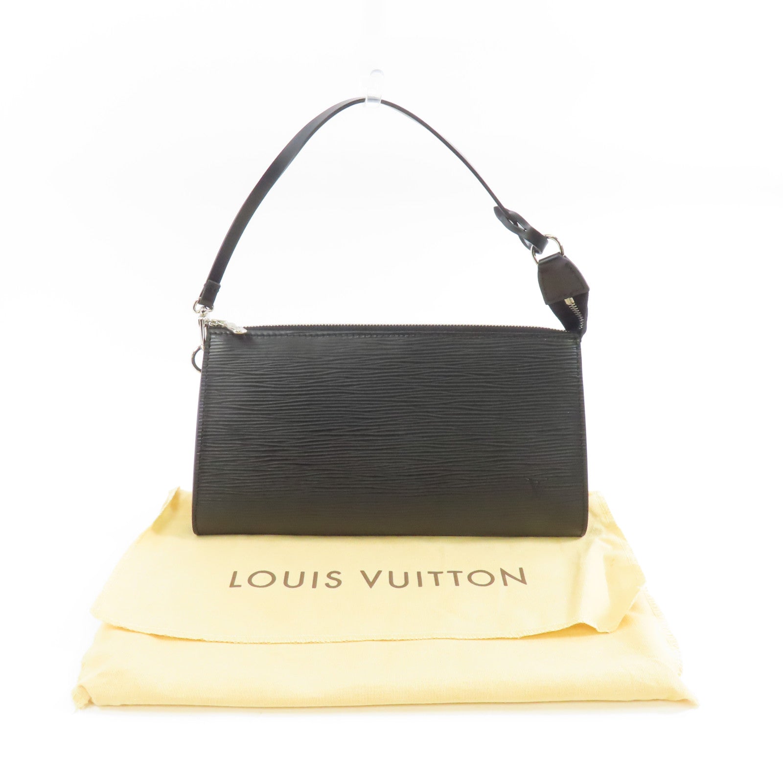 LOUIS VUITTON Epi Pochette Accessories銀扣肩背袋黑色