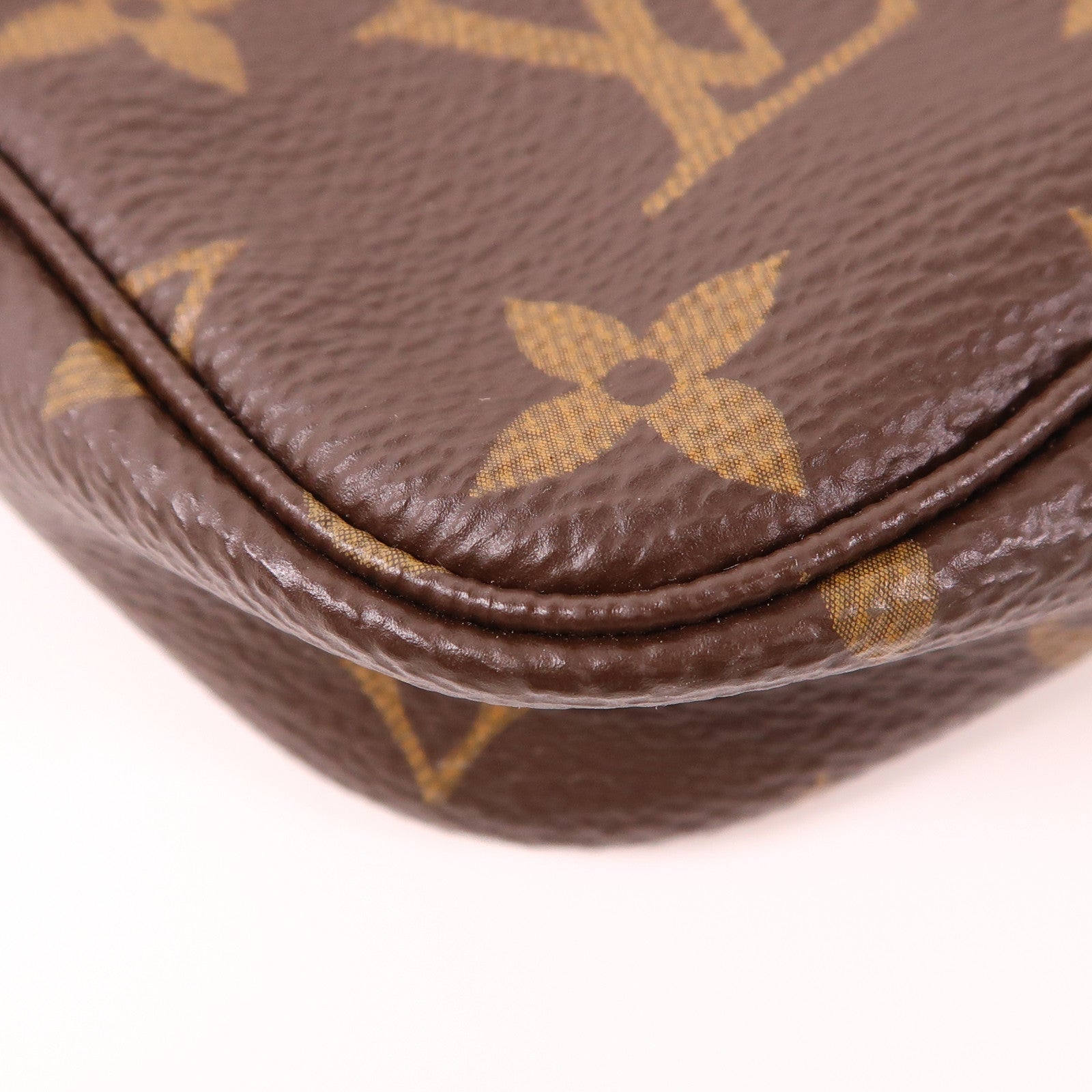 LOUIS VUITTON Monogram Mini Pochette Accessoires金扣手挽袋