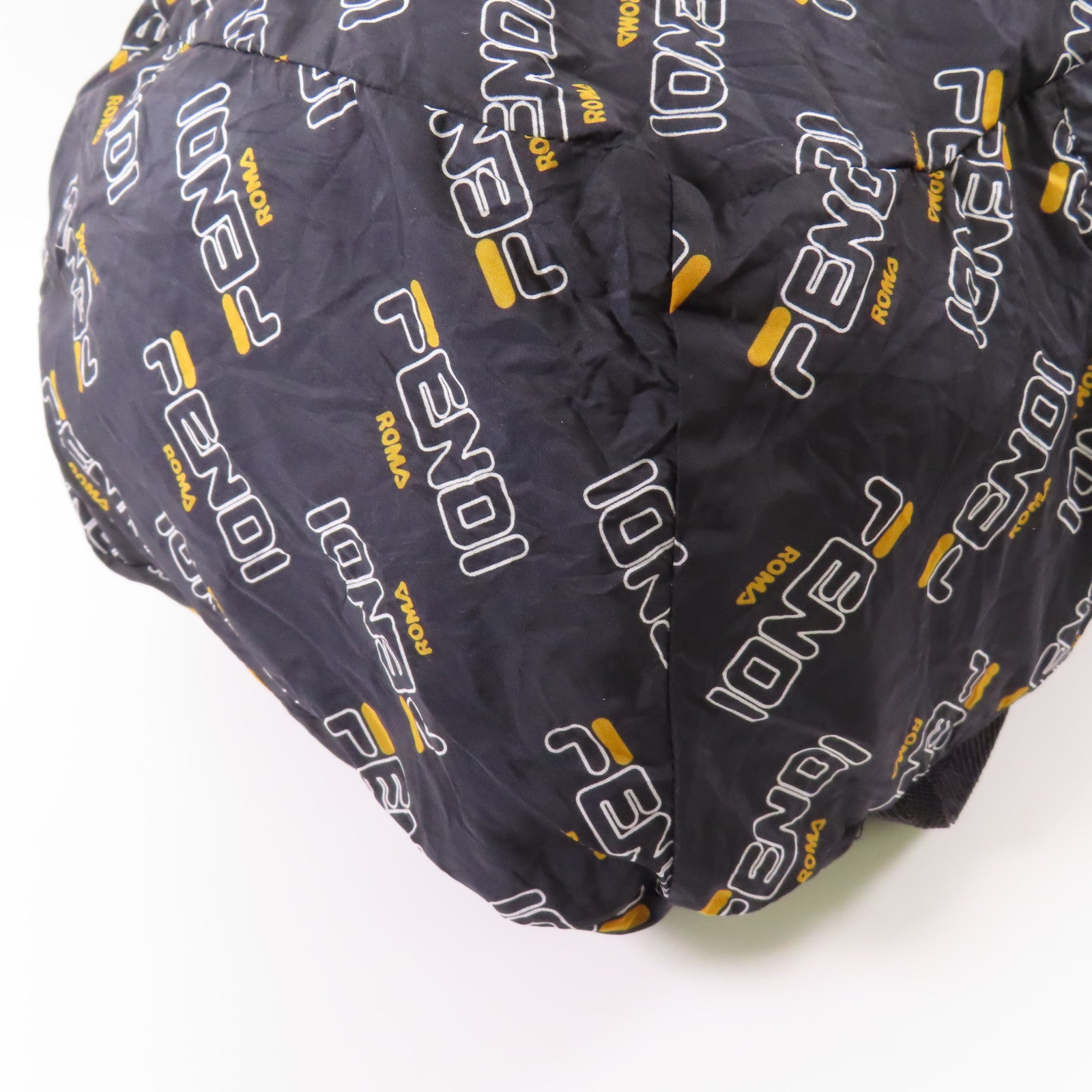 FENDI 尼龍/牛皮皮革Backpack Charm金扣掛飾