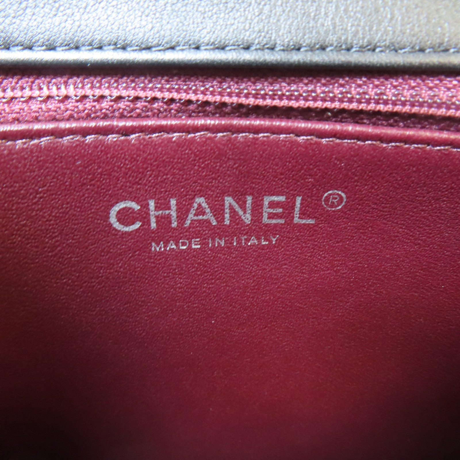 CHANEL 菱格牛皮皮革Chain Shoulder黑扣鏈帶肩背袋黑色