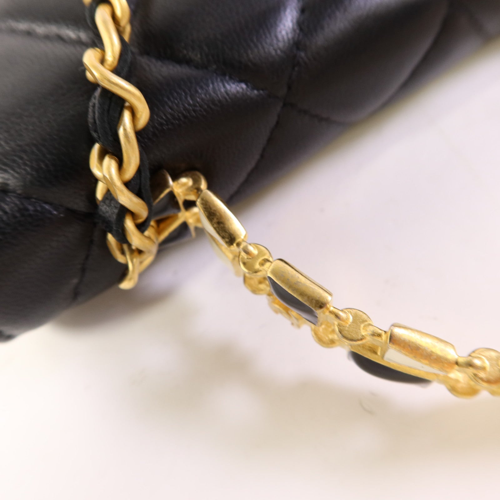 CHANEL 羊皮皮革Chain Shoulder金扣鏈帶肩背袋