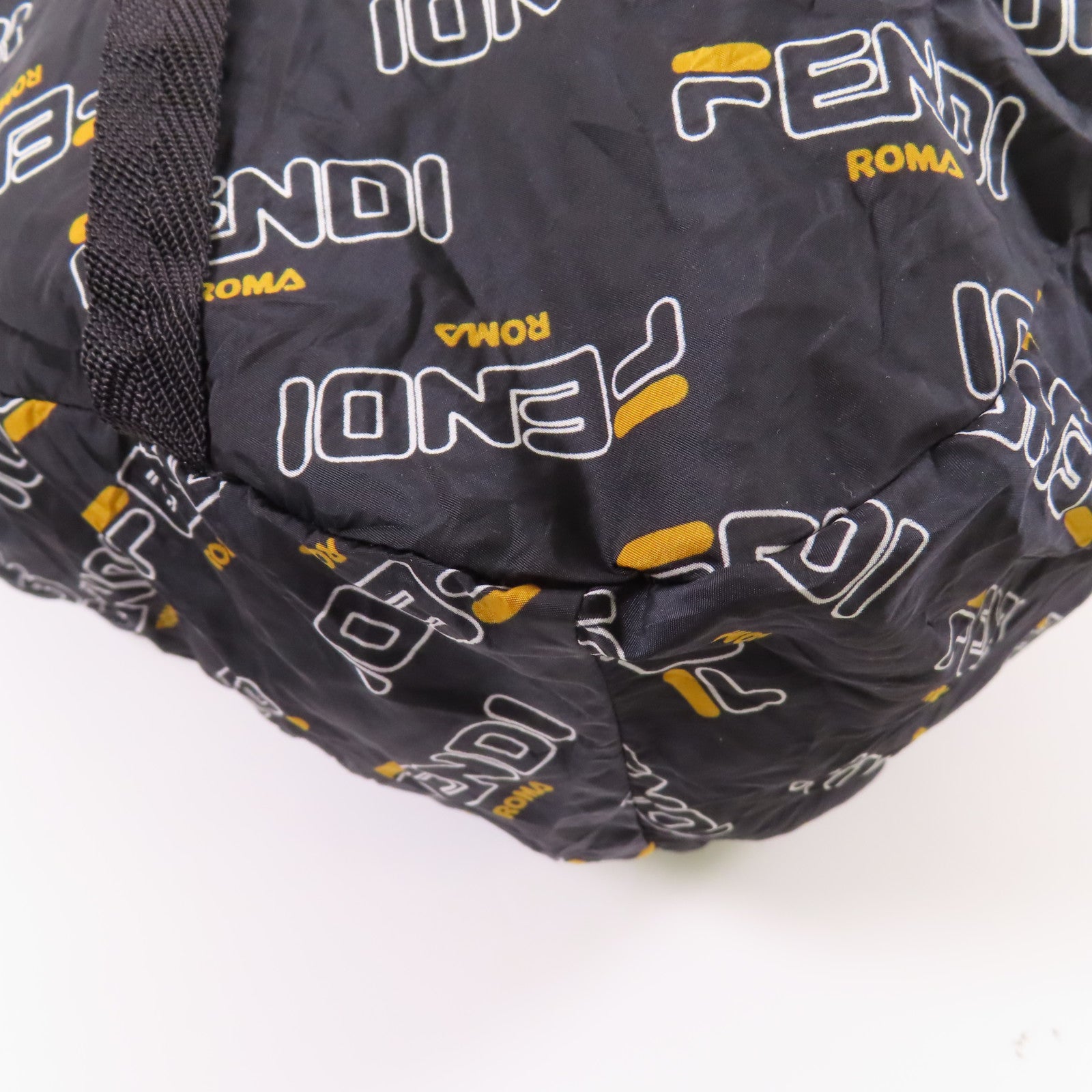 FENDI 尼龍/牛皮皮革Backpack Charm金扣掛飾