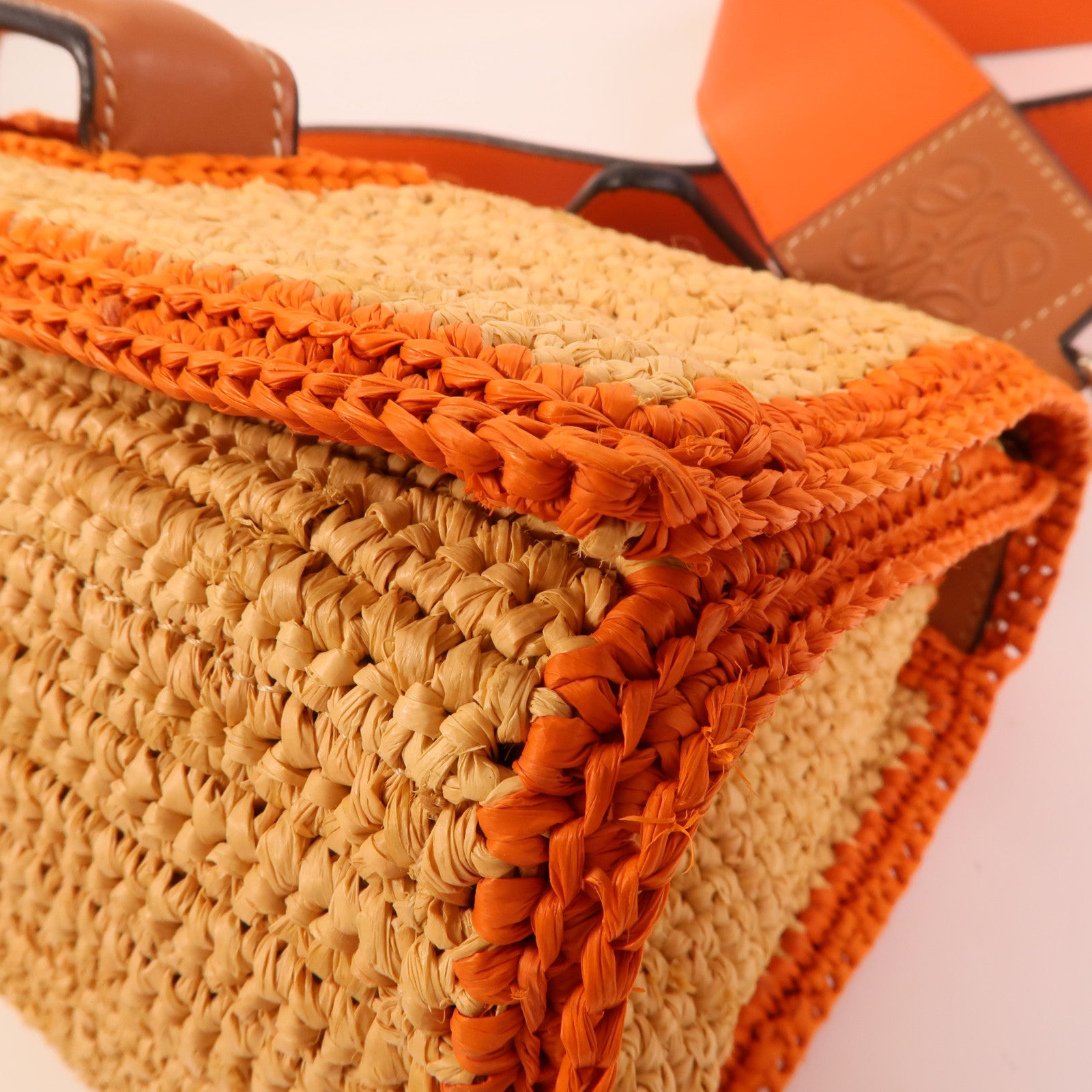 LOEWE 牛皮皮革/Raffia Woven Medium肩背袋
