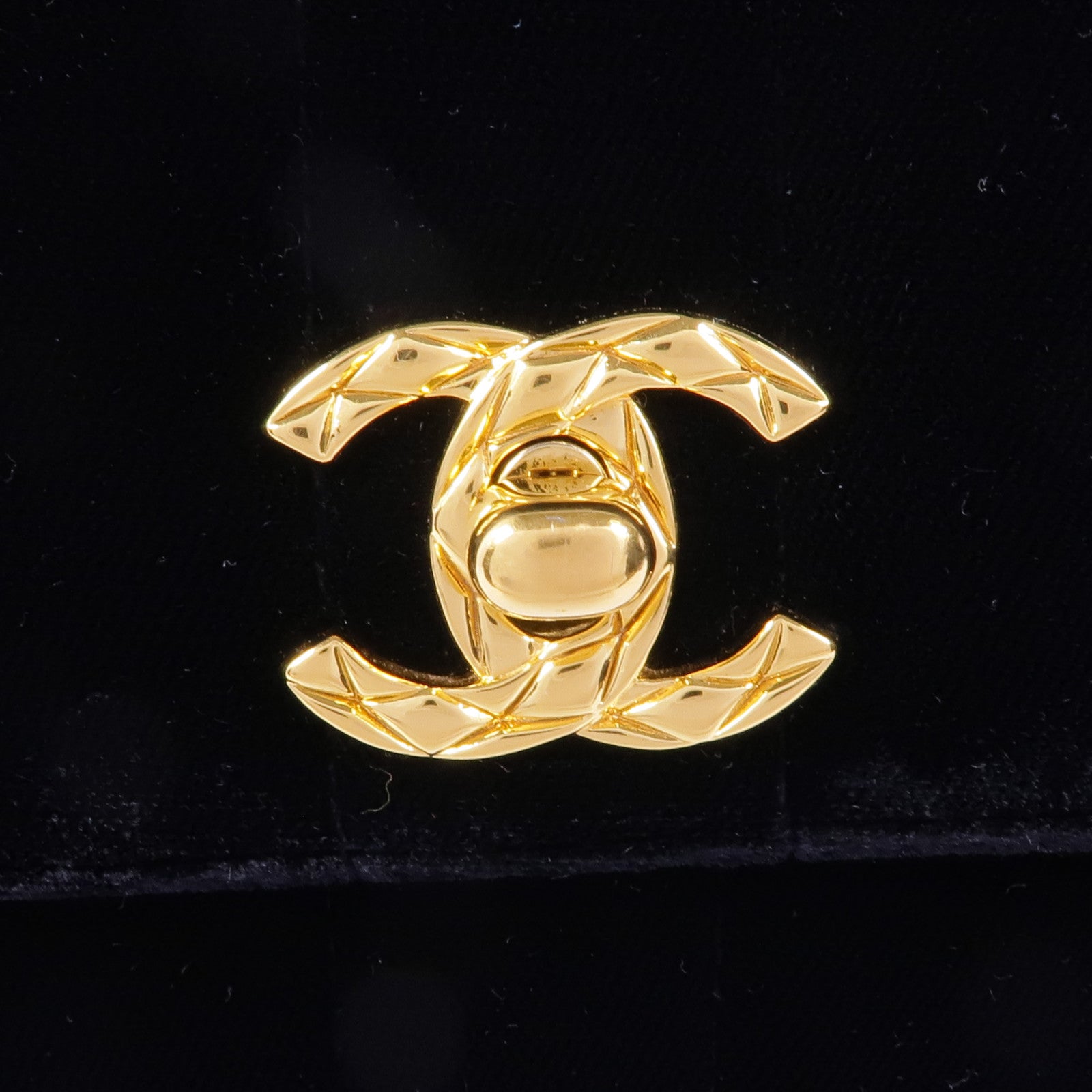 CHANEL 天鵝絨Vintage Velvet Shoulder金扣肩背袋