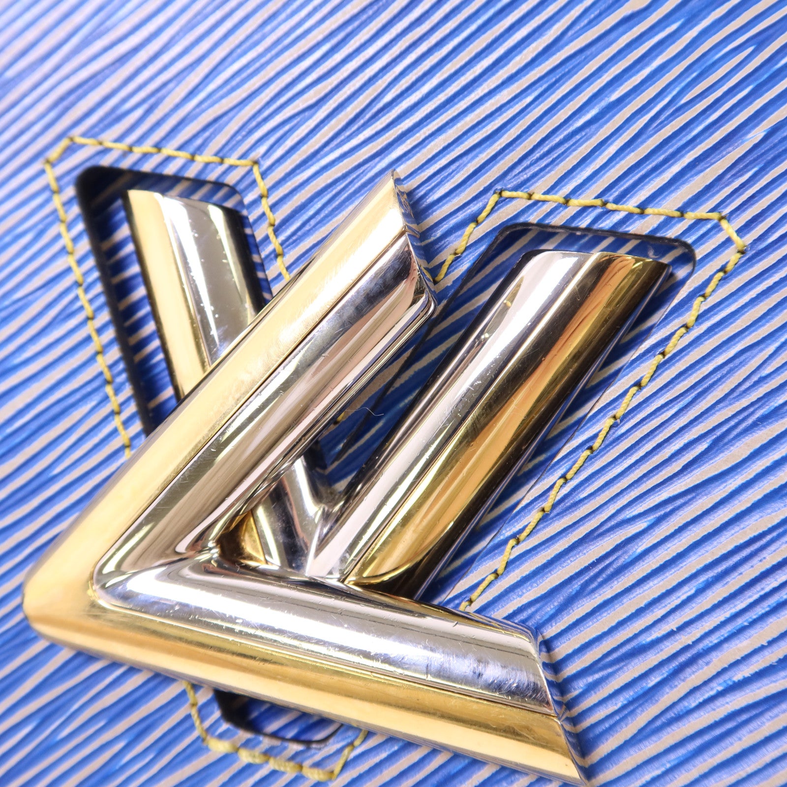 LOUIS VUITTON Epi Twist MM銀扣肩背袋