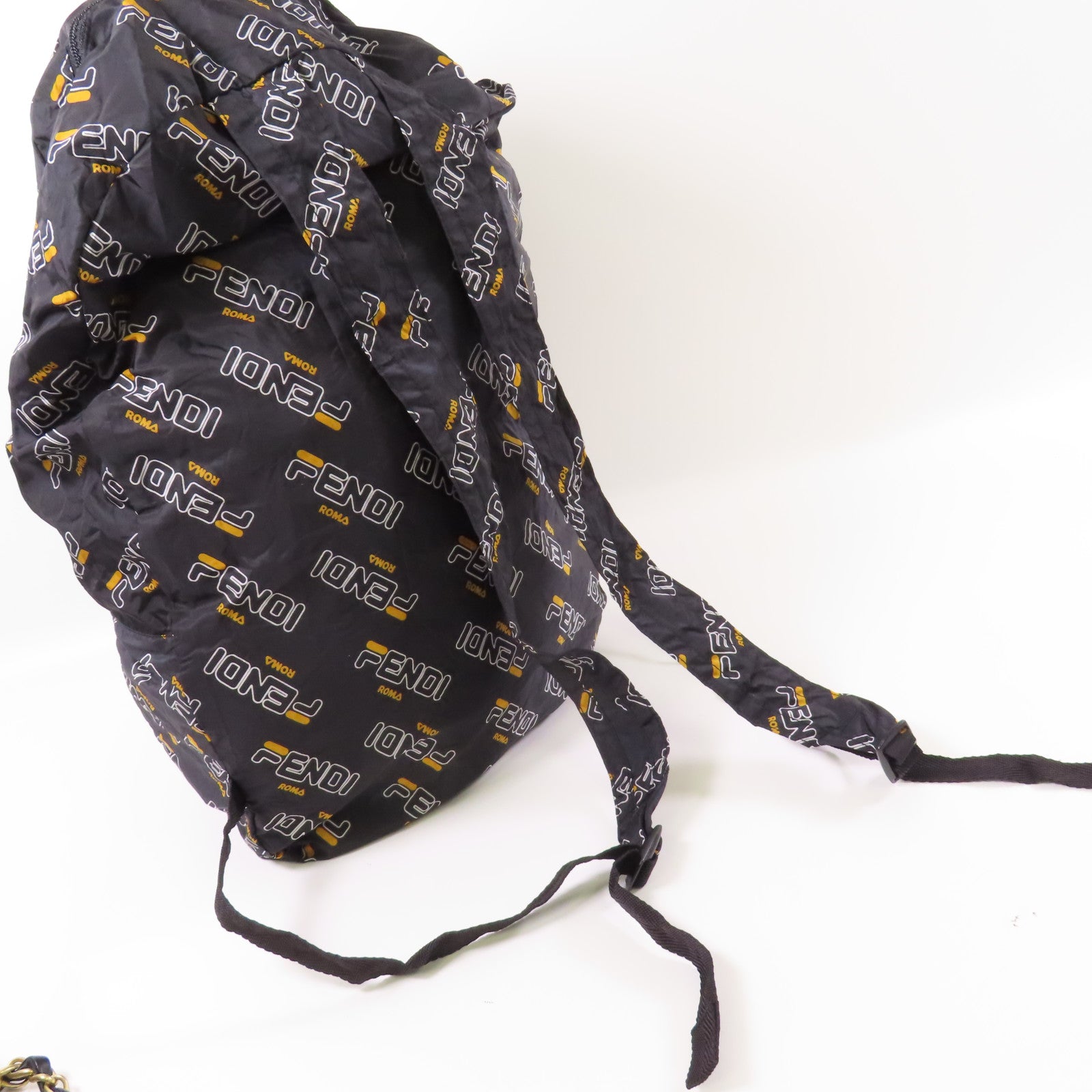 FENDI 尼龍/牛皮皮革Backpack Charm金扣掛飾