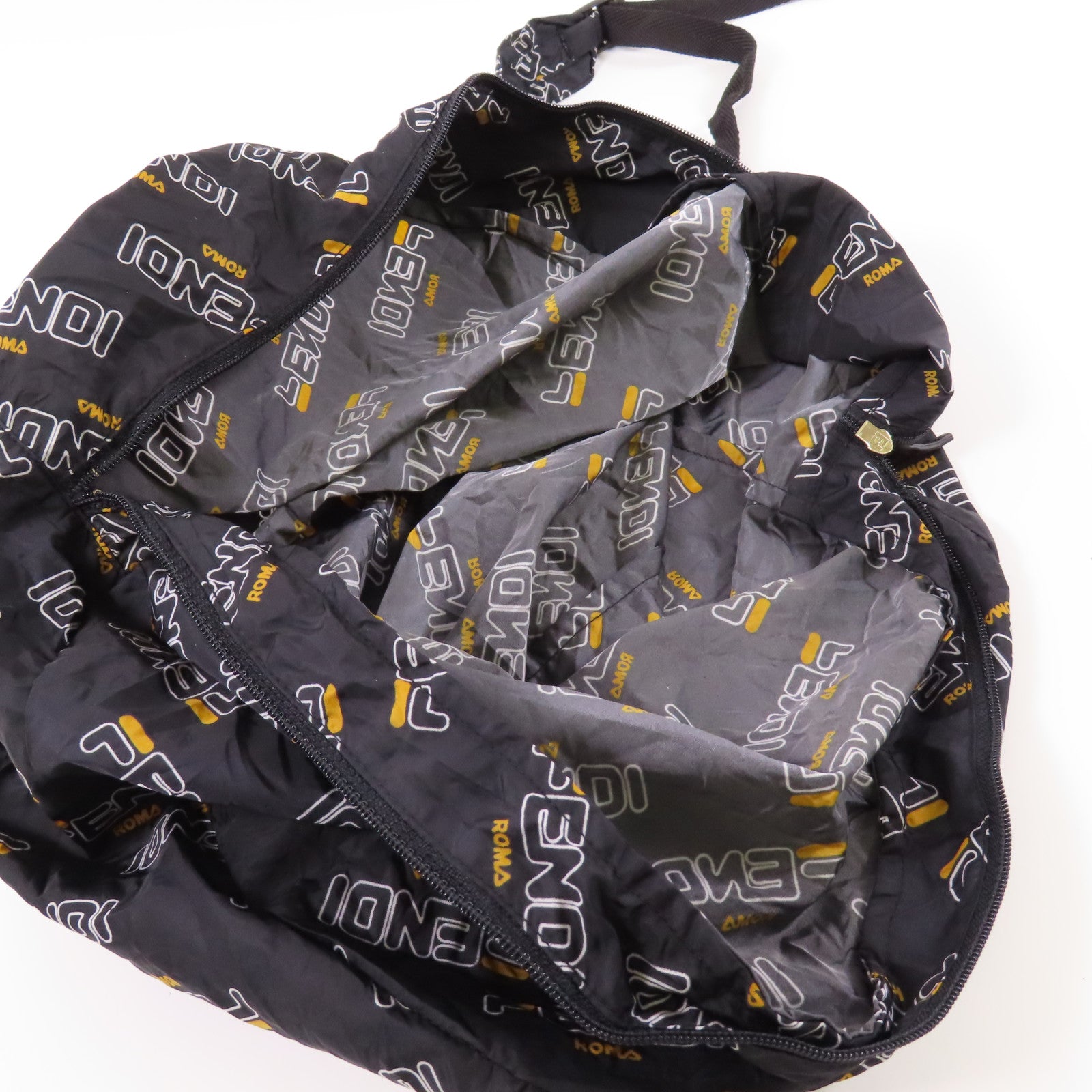 FENDI 尼龍/牛皮皮革Backpack Charm金扣掛飾