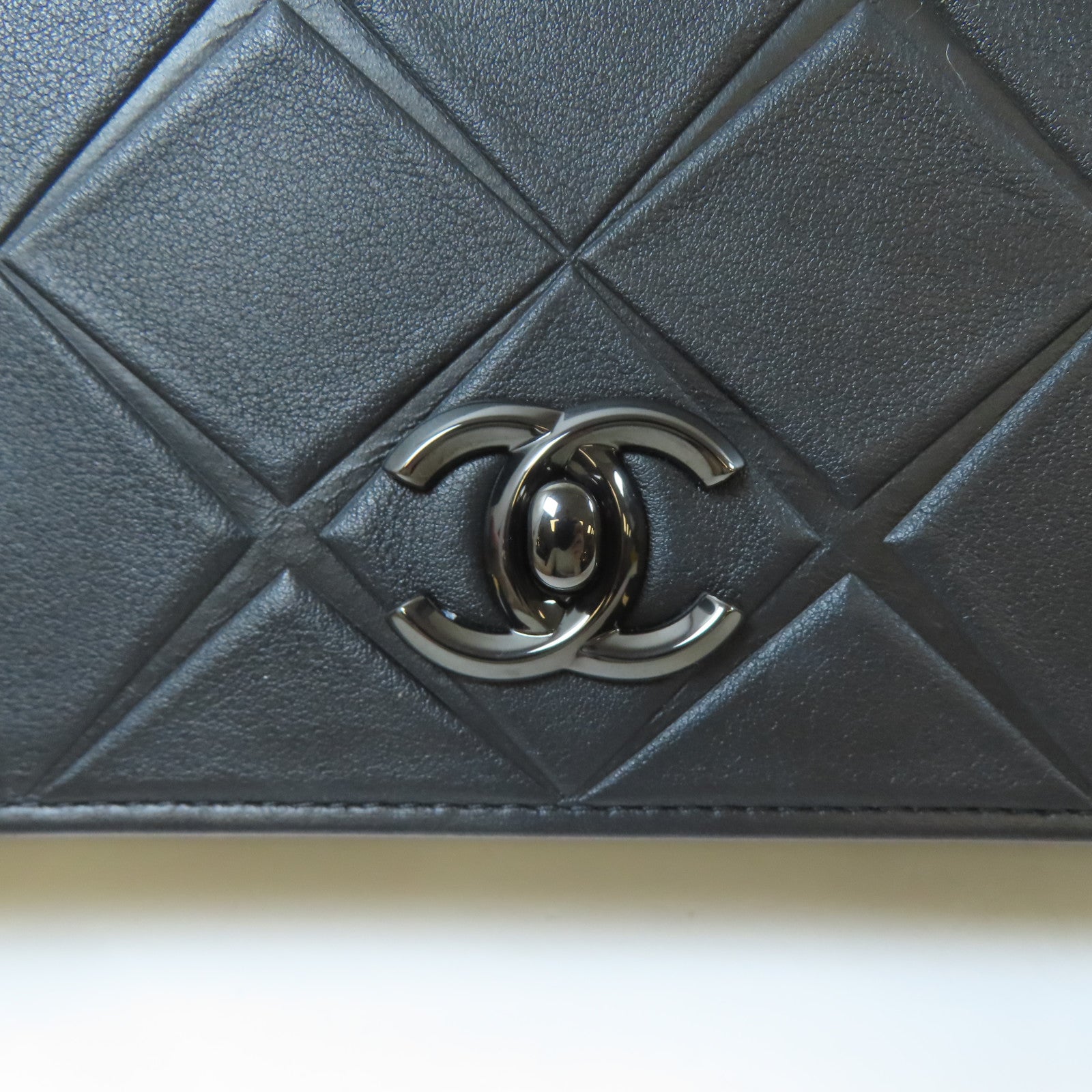 CHANEL 菱格牛皮皮革Chain Shoulder黑扣鏈帶肩背袋黑色