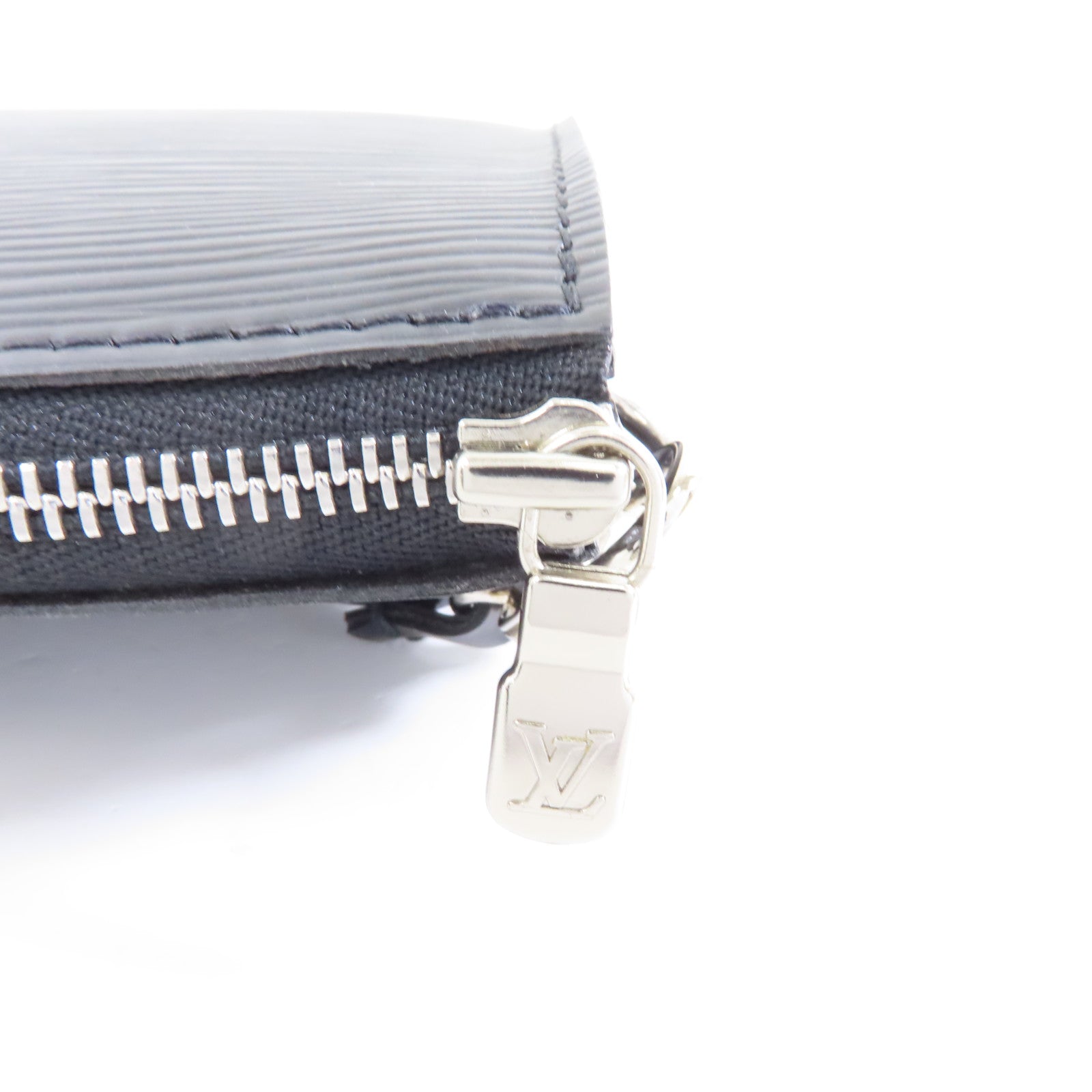 LOUIS VUITTON Epi Pochette Accessories銀扣肩背袋黑色