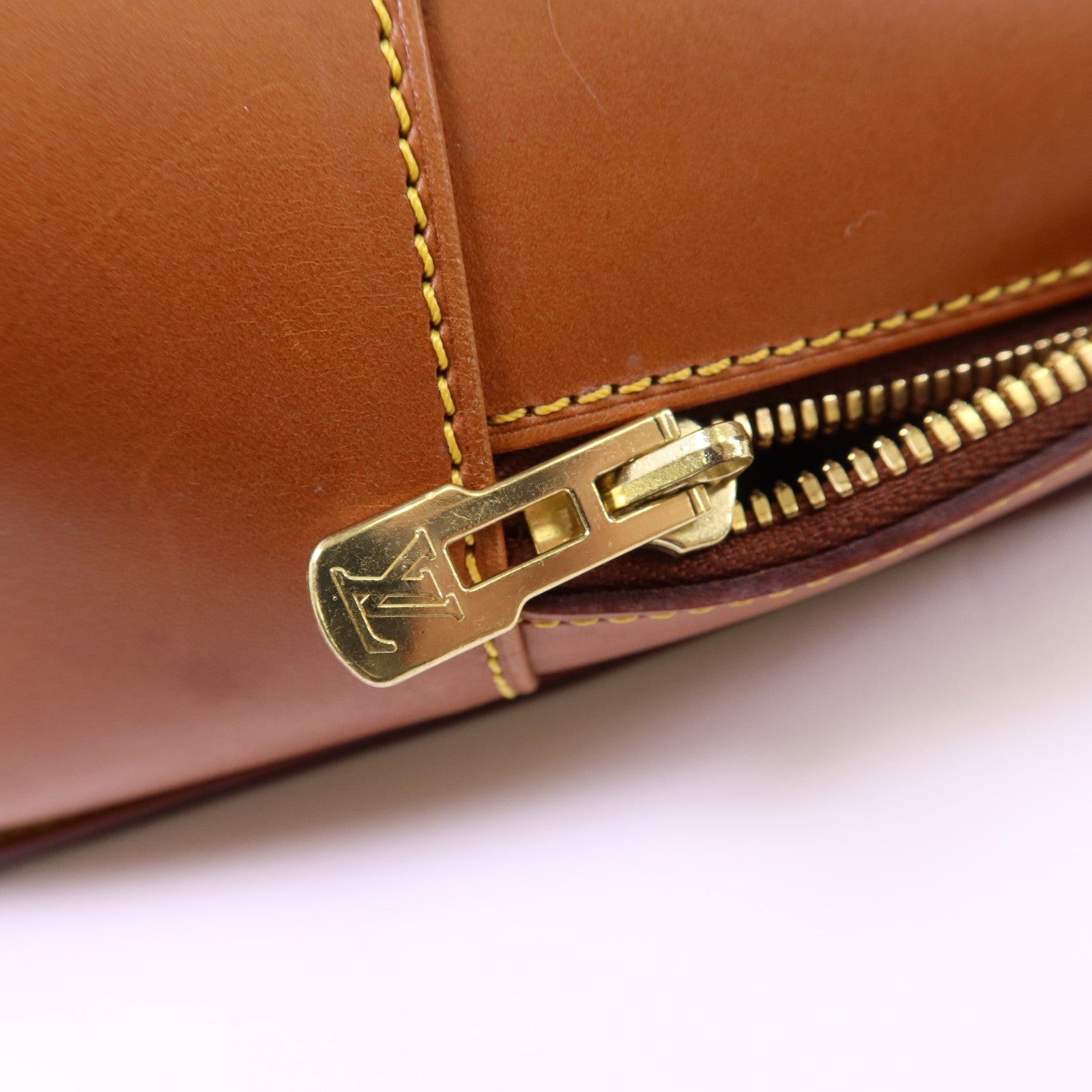 LOUIS VUITTON Nomad皮革Nomad Negev金扣手挽袋