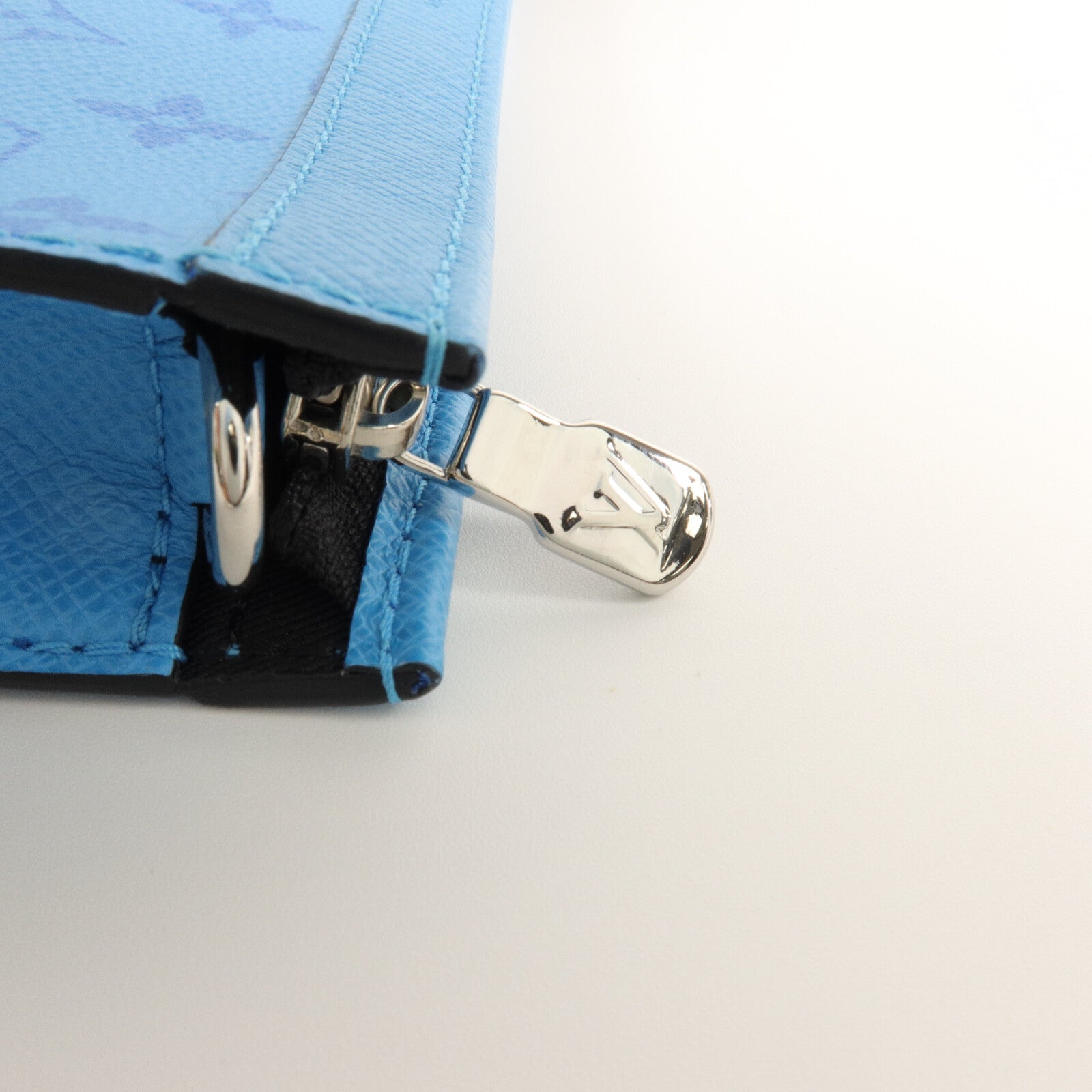 LOUIS VUITTON Taigarama Gaston Bag手拿包