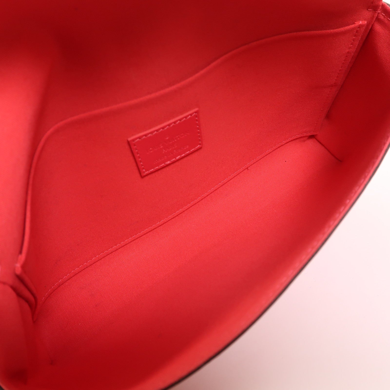 LOUIS VUITTON 【激減優惠】Monogram Vernis Pochette金扣鏈帶肩背袋
