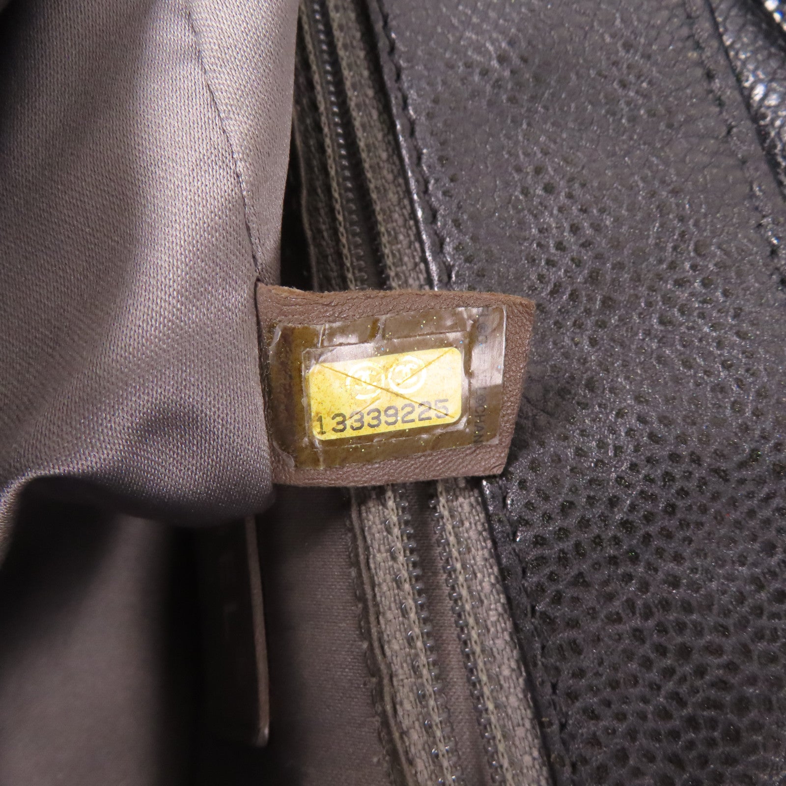 CHANEL 【激減優惠】菱格Caviar皮革Shoulder Bag銀扣肩背袋黑色