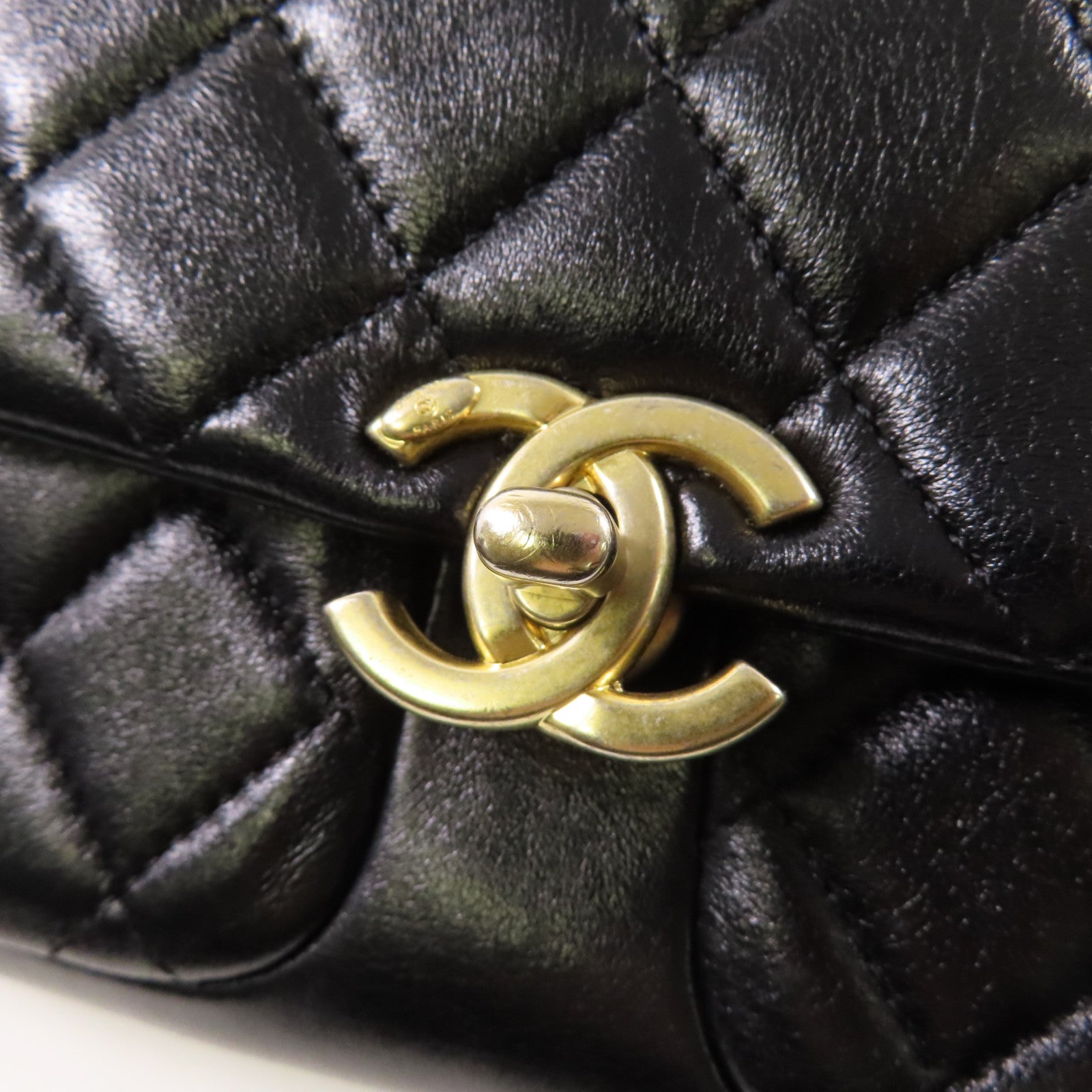 CHANEL 牛皮皮革Chain Shoulder金扣鏈帶肩背袋