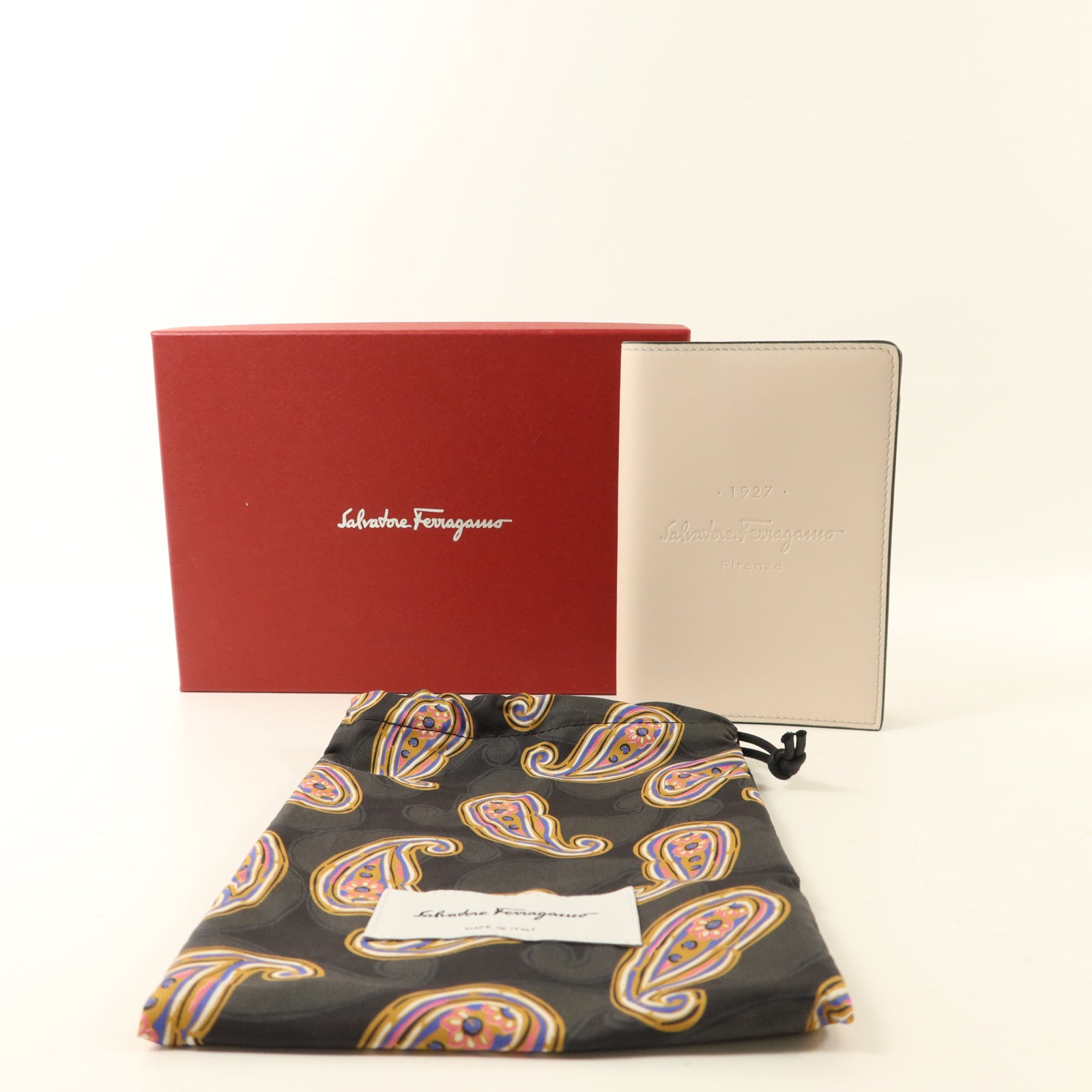 Salvatore Ferragamo 牛皮皮革Passport Case護照套