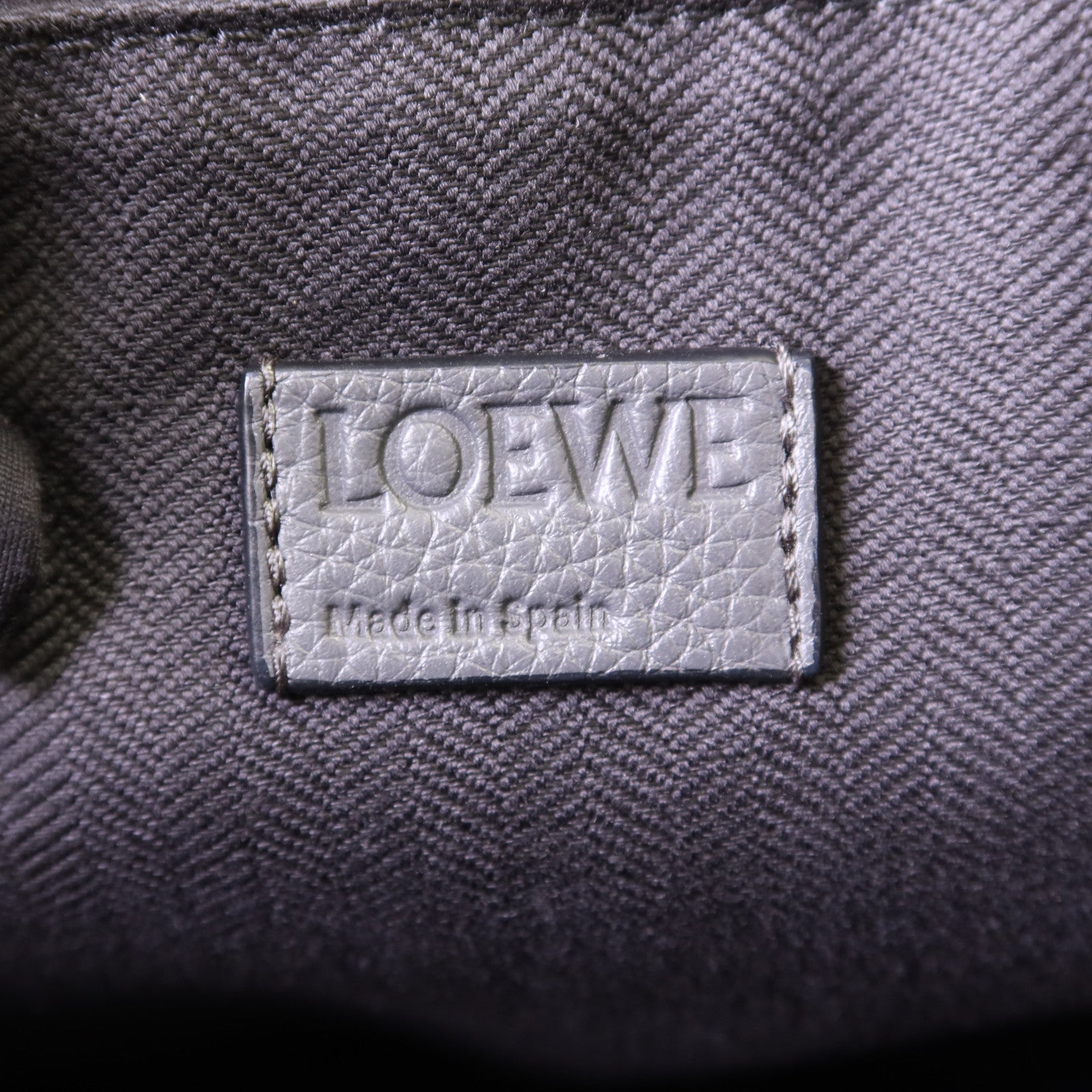 LOEWE 牛皮皮革Military Backpack銀扣背包