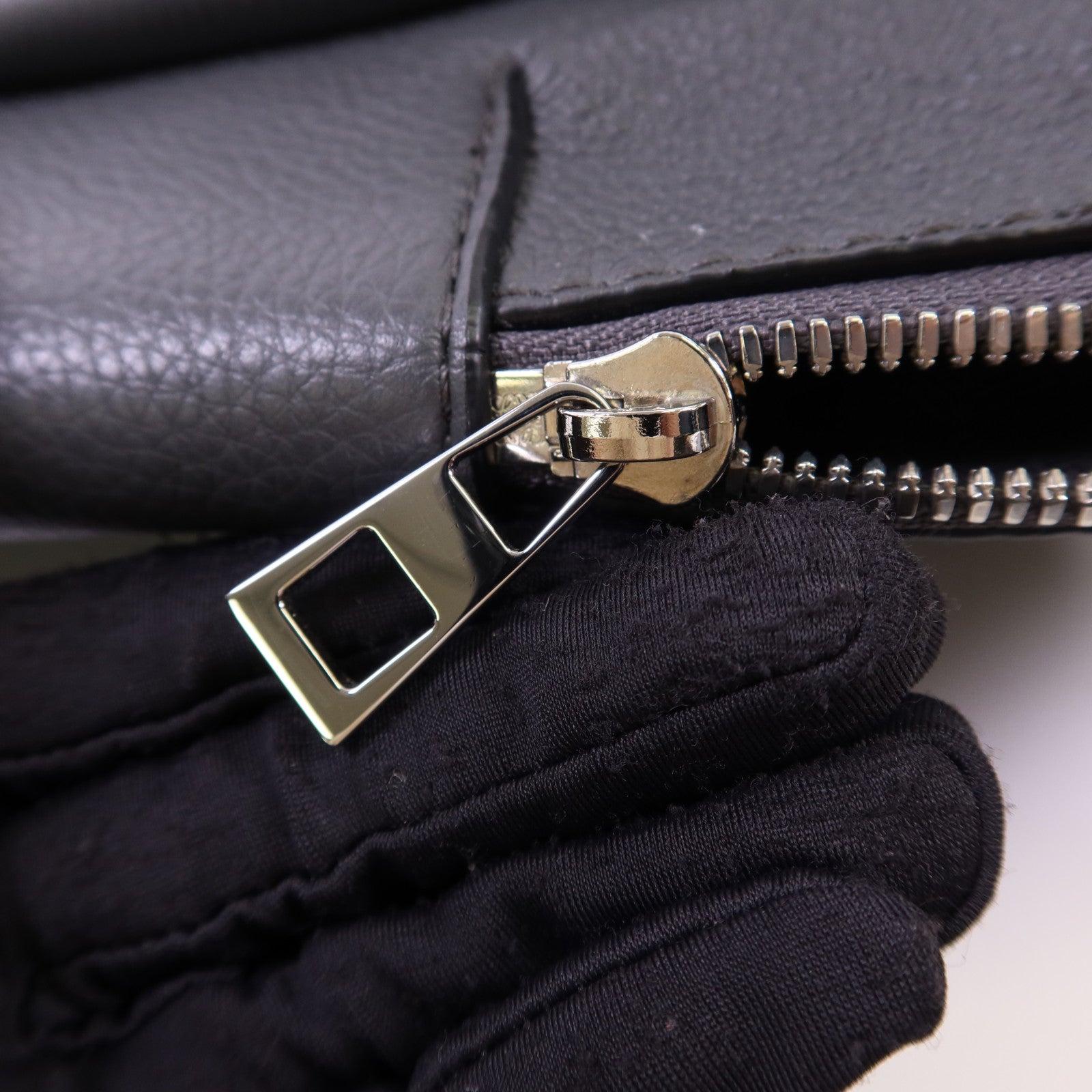 LOEWE 牛皮皮革Military Backpack銀扣背包