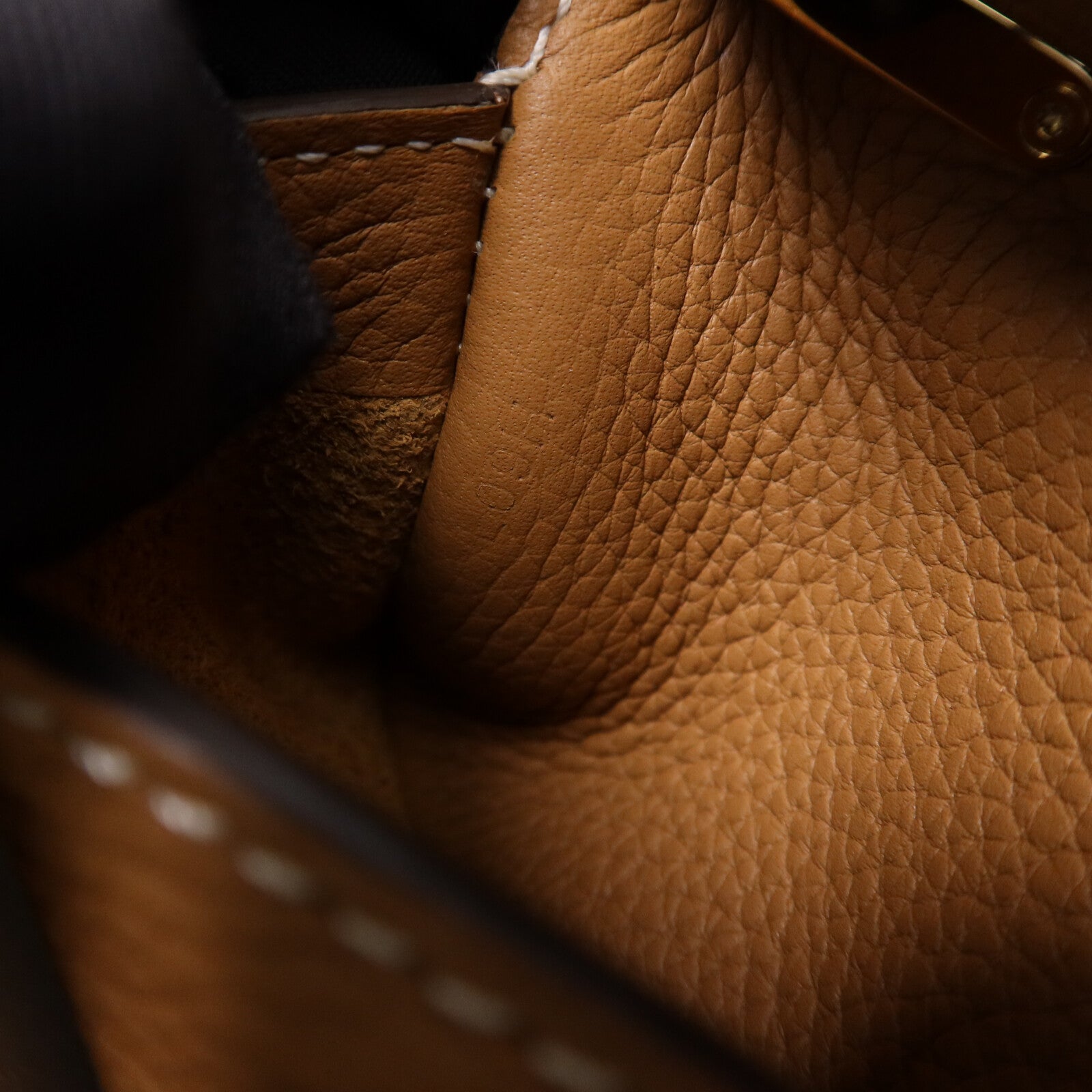 Delvaux 牛皮皮革Delvaux Cool Box Mini金扣手挽肩背兩用袋