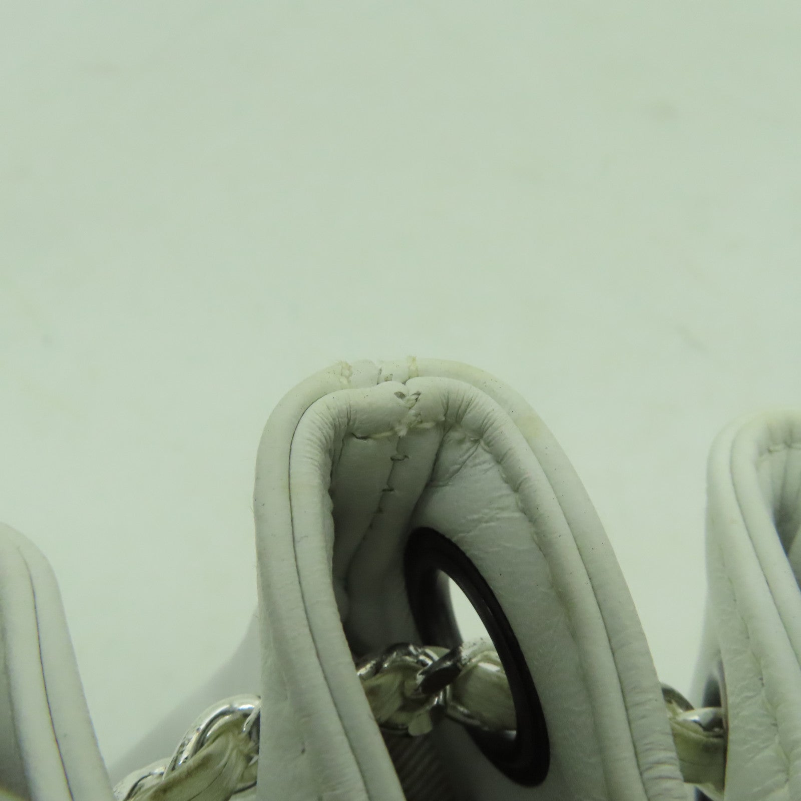 CHANEL 羊皮皮革Vintage Mini Bucket Backpack銀扣背包白色