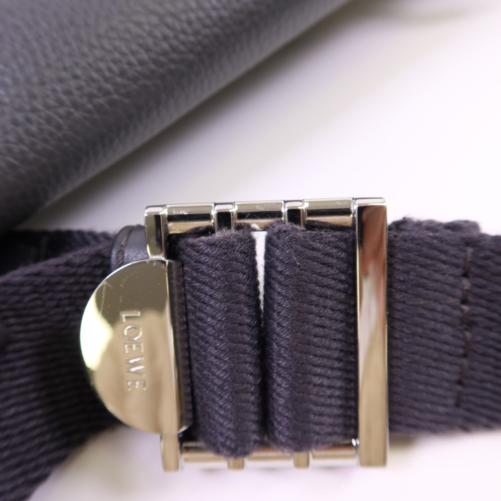 LOEWE 牛皮皮革Military Backpack銀扣背包