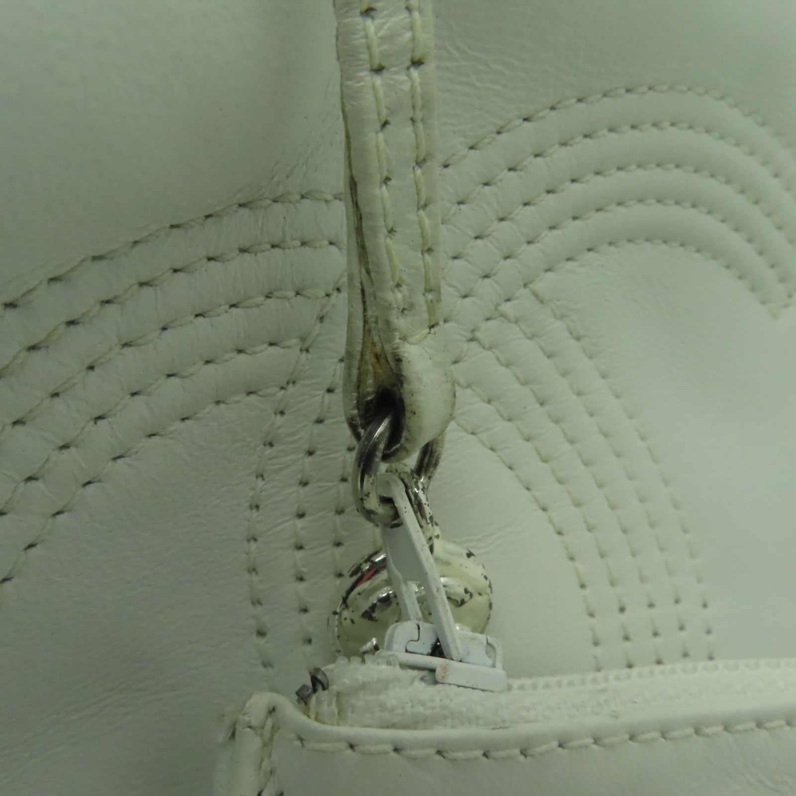 CHANEL 羊皮皮革Vintage Mini Bucket Backpack銀扣背包白色