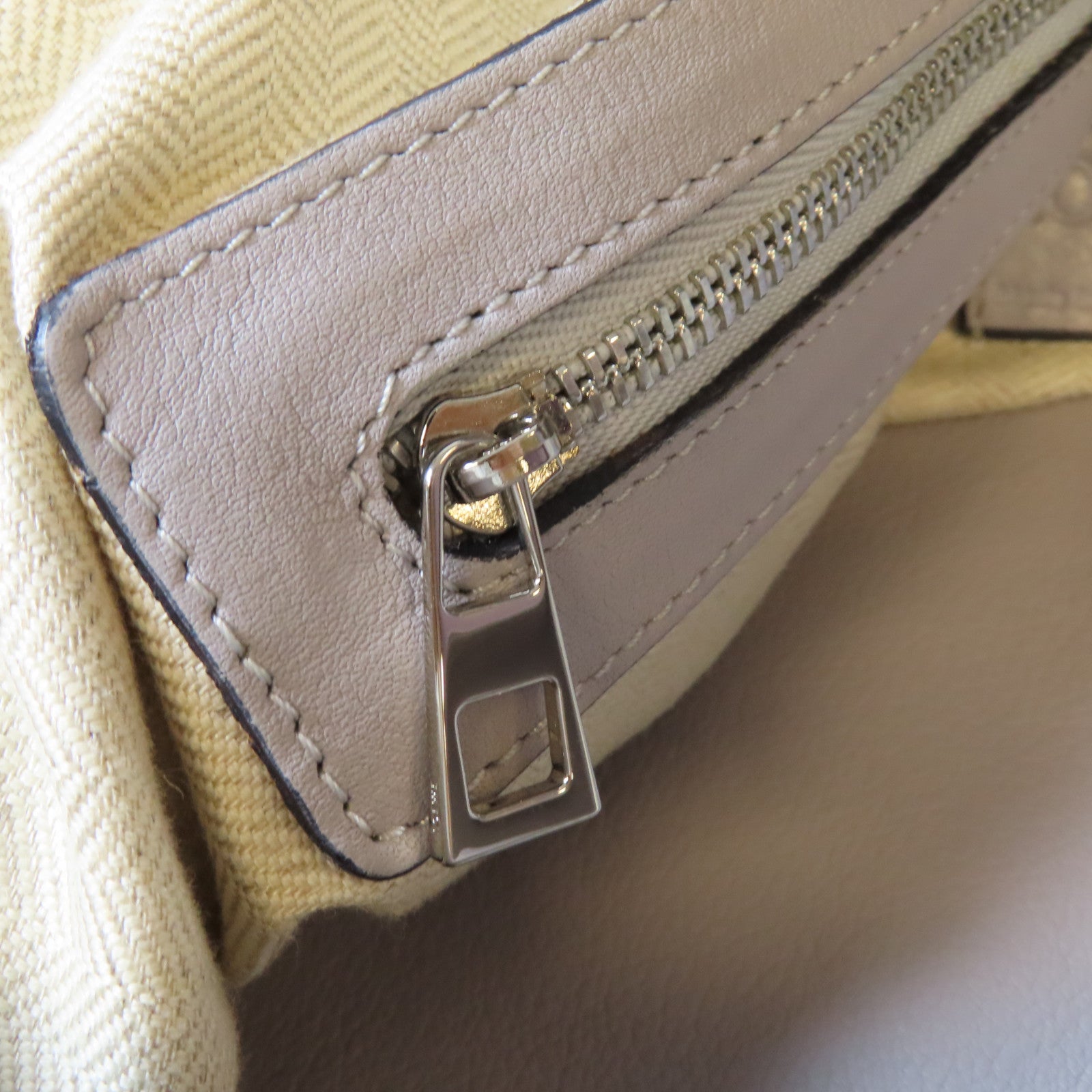 LOEWE 牛皮皮革Shoulder Bag銀扣肩背袋灰色