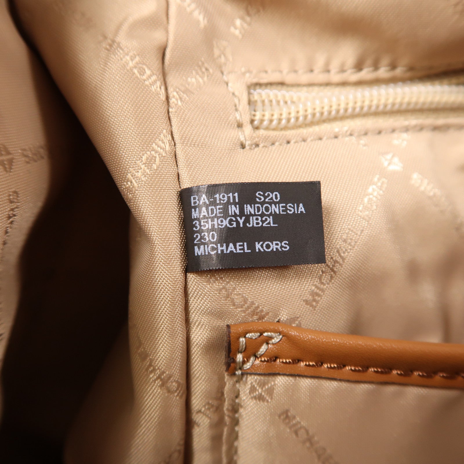 Michael Kors 牛皮皮革Rucksack金扣背包