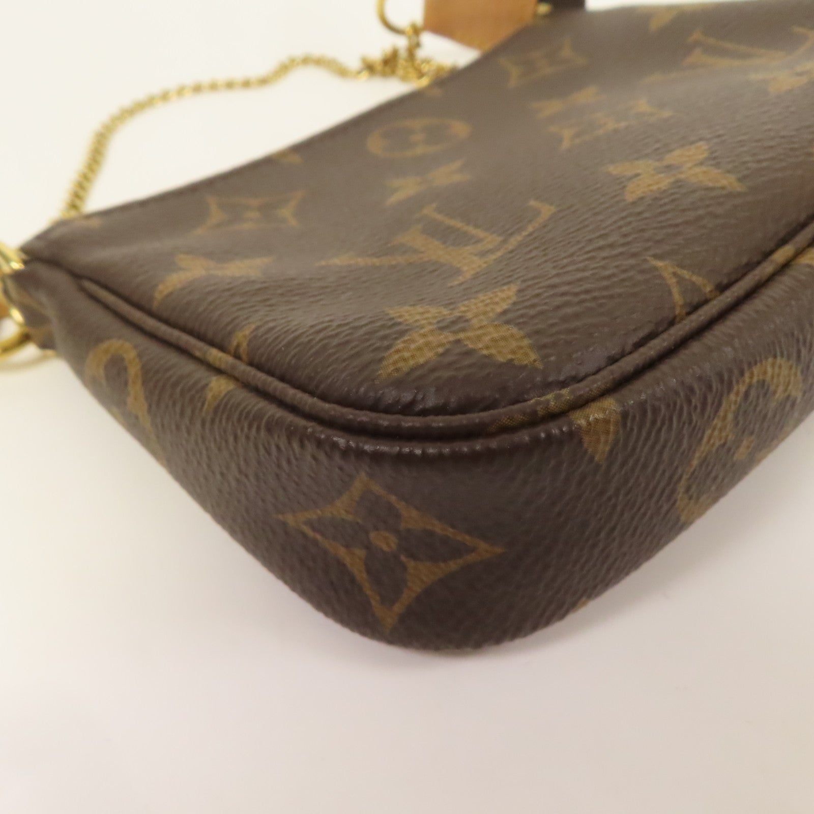 LOUIS VUITTON Monogram Mini Pochette Accessoires金扣手挽袋棕色