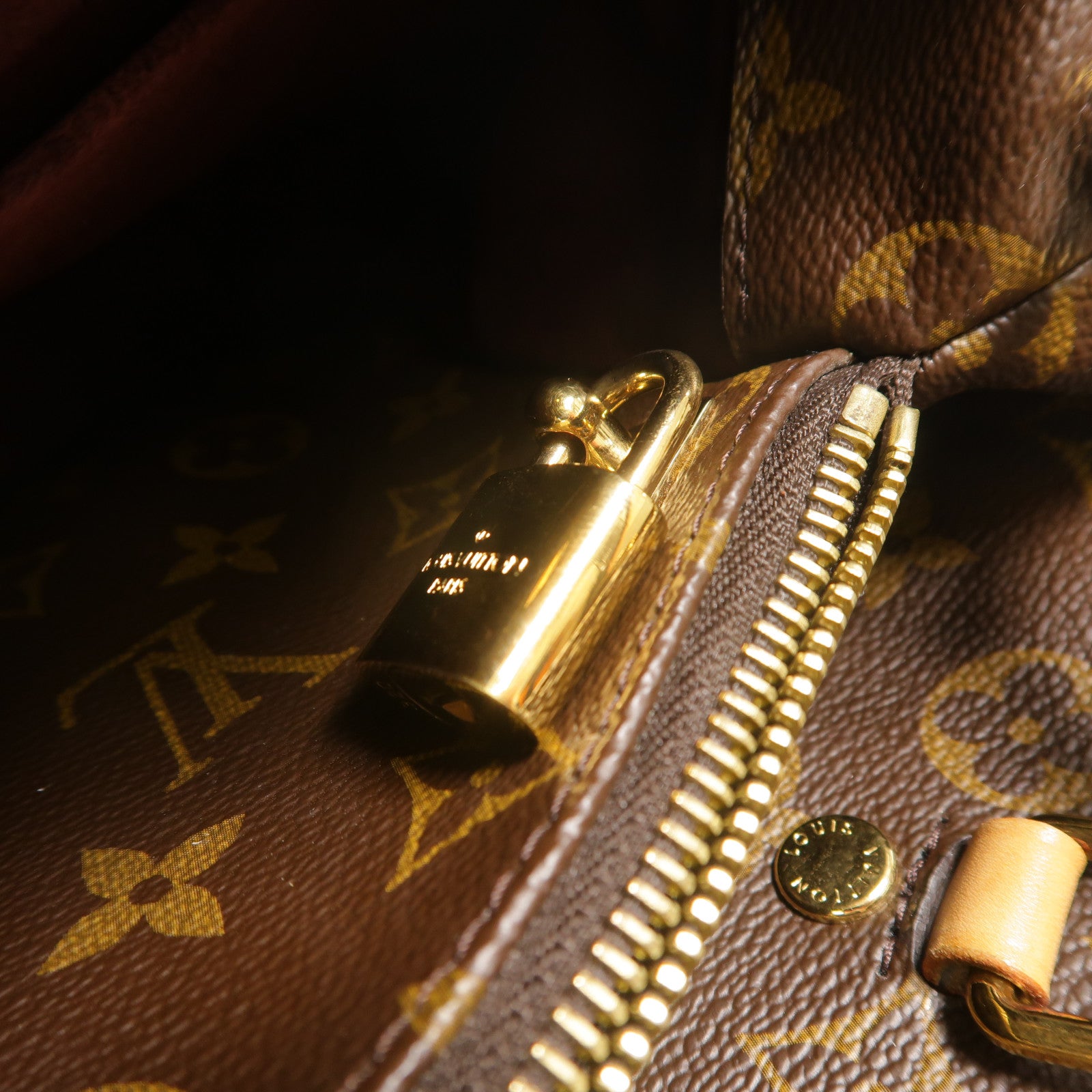 LOUIS VUITTON Monogram Montaigne BB金扣手挽肩背兩用袋