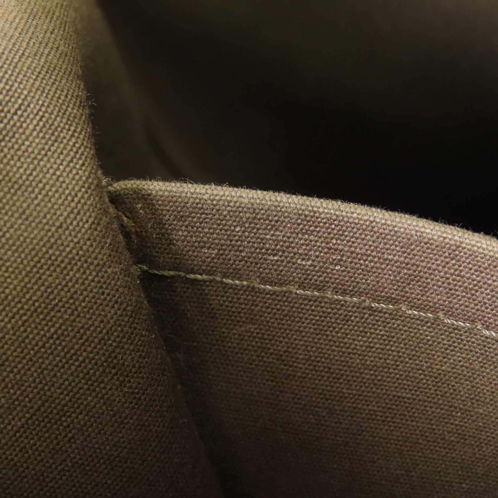 LOUIS VUITTON 【激減優惠】Vernis Bellevue金扣肩背袋