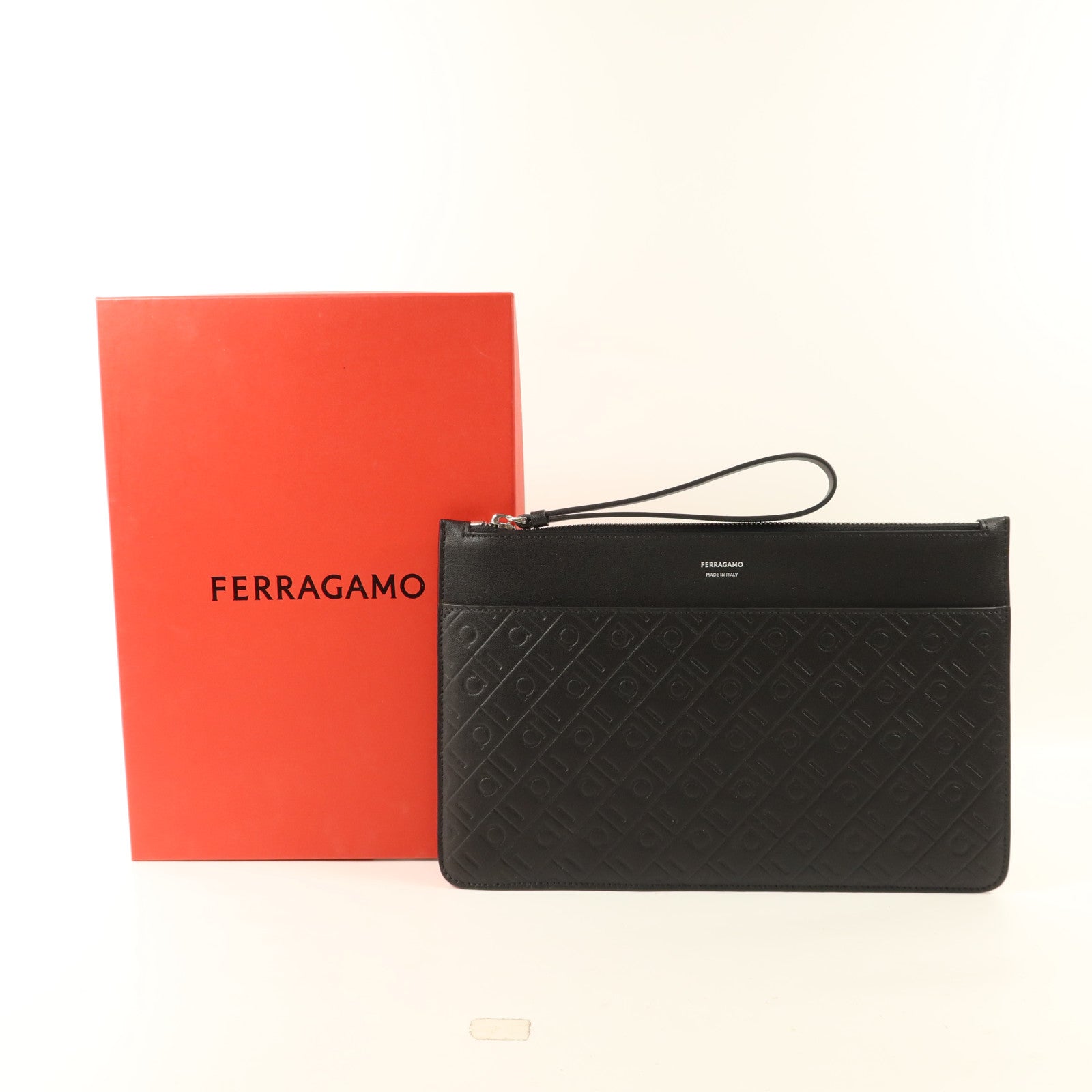 Salvatore Ferragamo 牛皮皮革Pouch銀扣小袋