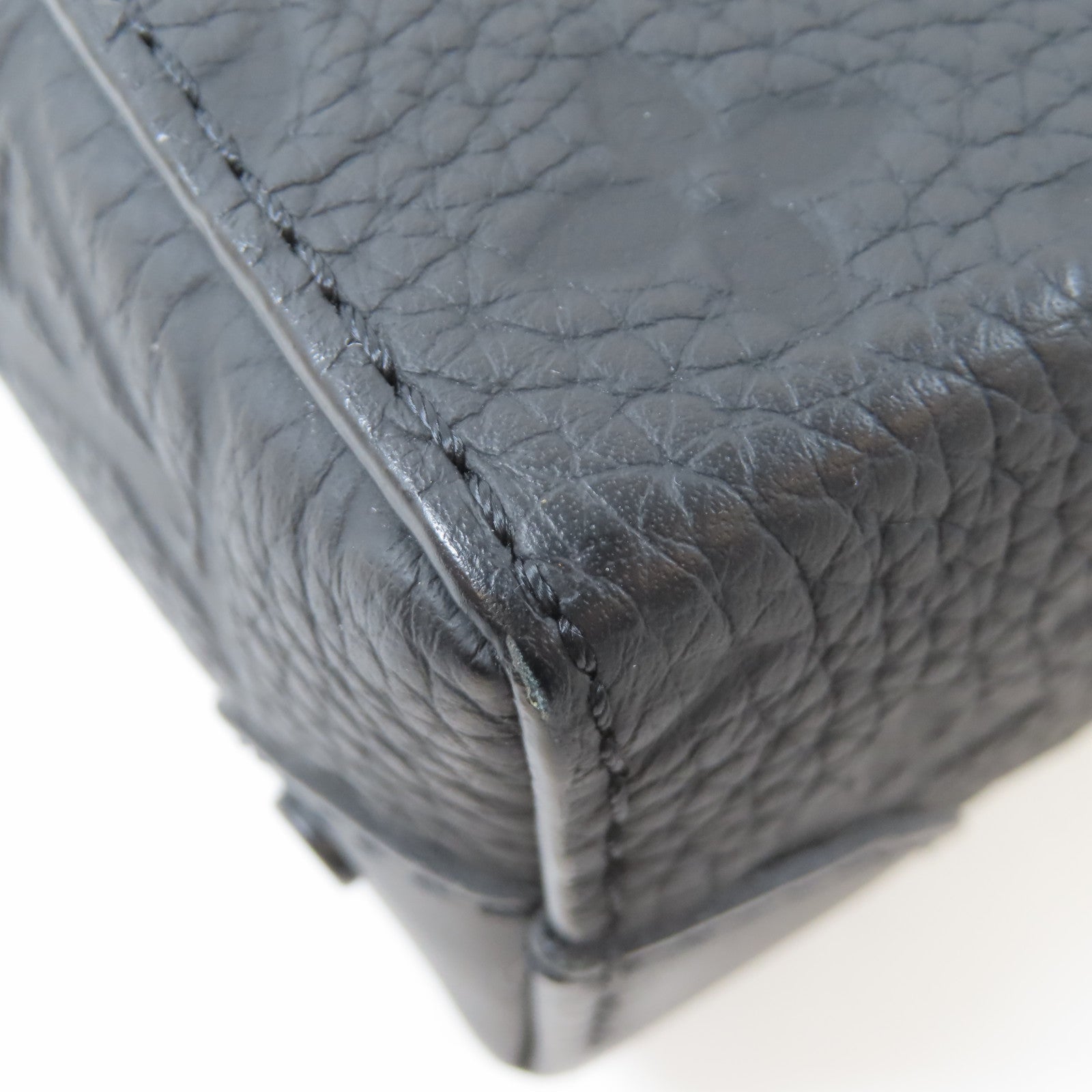 LOUIS VUITTON Monogram Taurillon Trunk Messenger肩背袋黑色