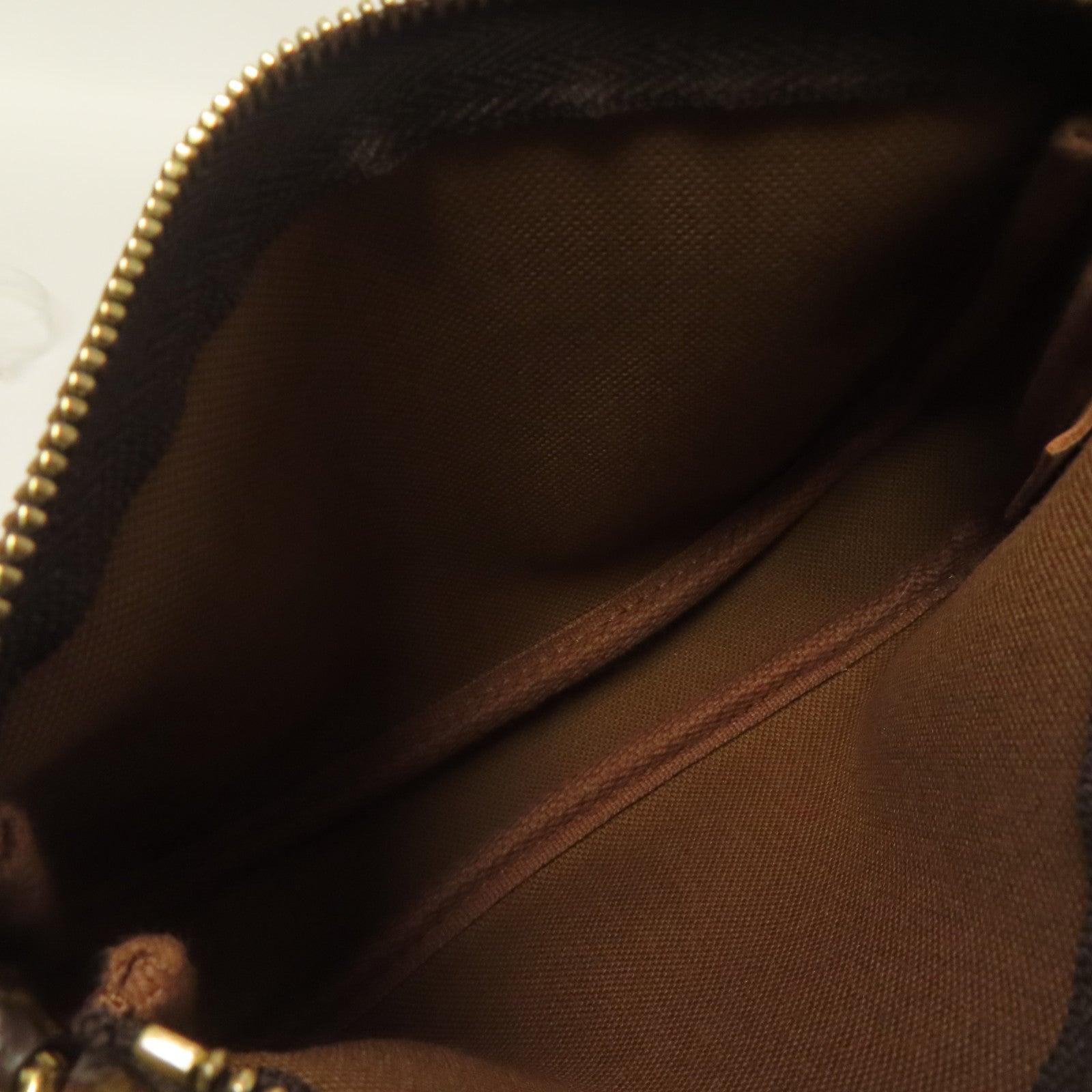 LOUIS VUITTON Monogram Mini Pochette Accessoires金扣手挽袋棕色