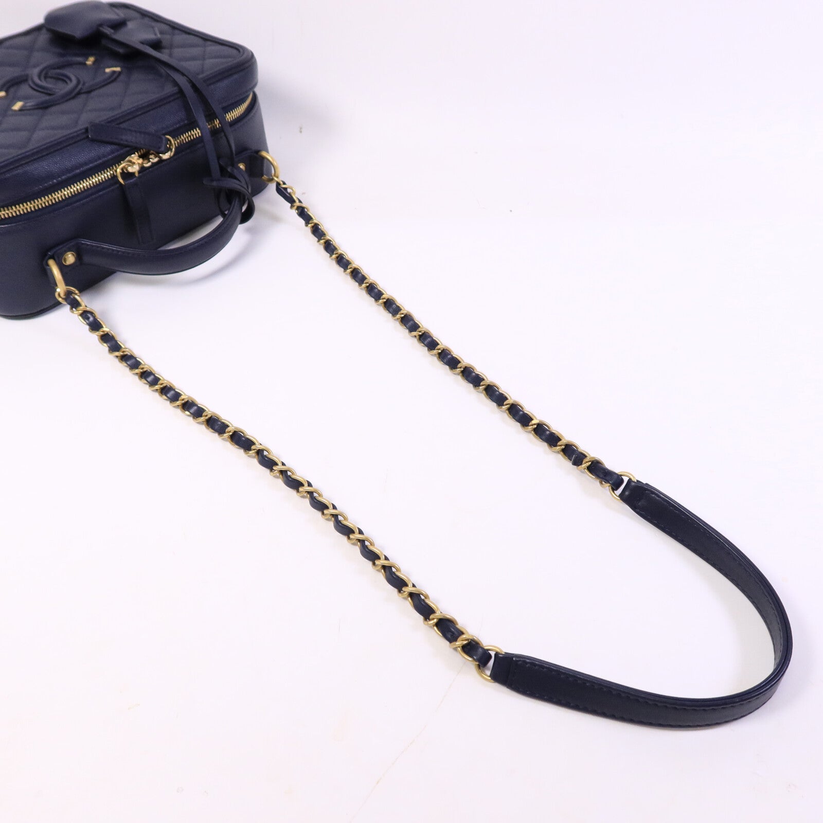 CHANEL 牛皮皮革CC Filigree Vanity Case鏈帶手挽肩背兩用袋