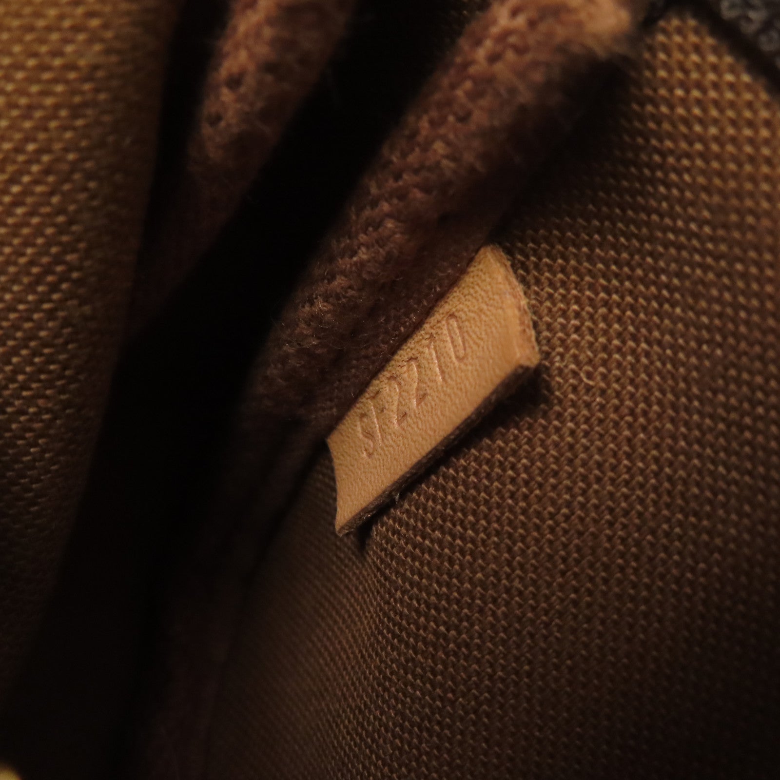 LOUIS VUITTON Monogram Mini Pochette Accessoires金扣手挽袋棕色