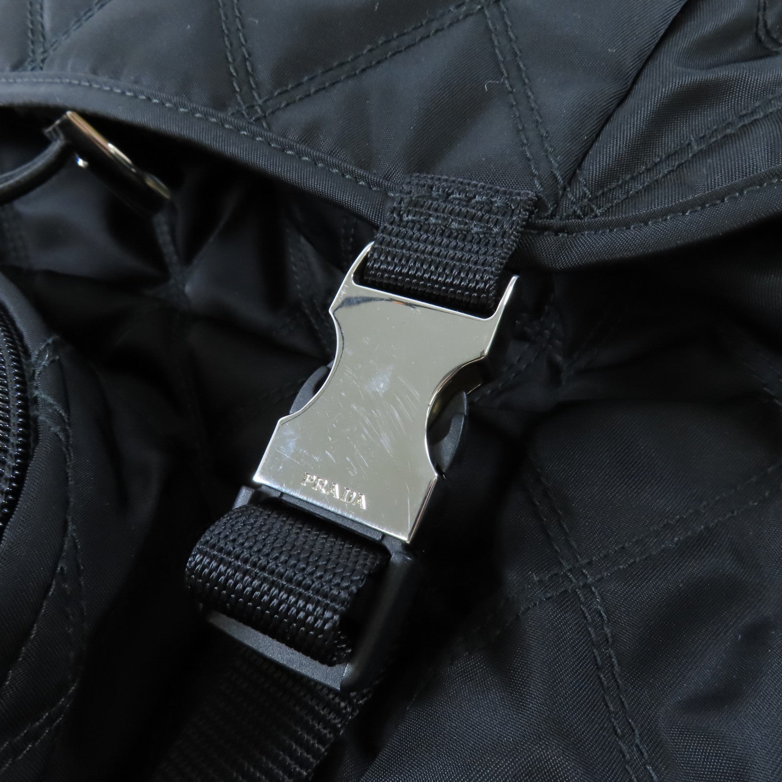 PRADA 尼龍Backpack銀扣背包