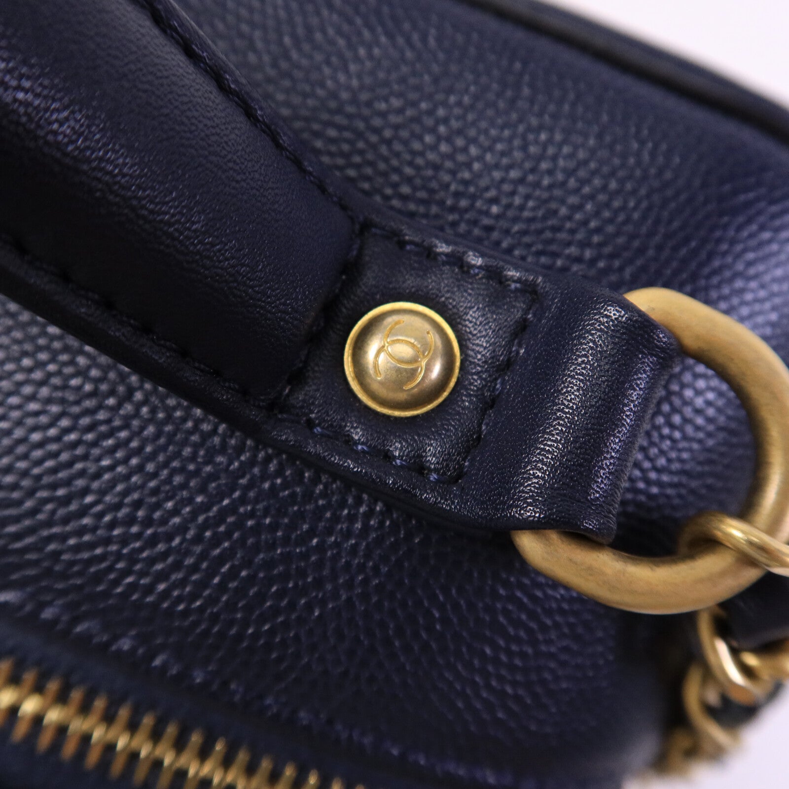 CHANEL 牛皮皮革CC Filigree Vanity Case鏈帶手挽肩背兩用袋