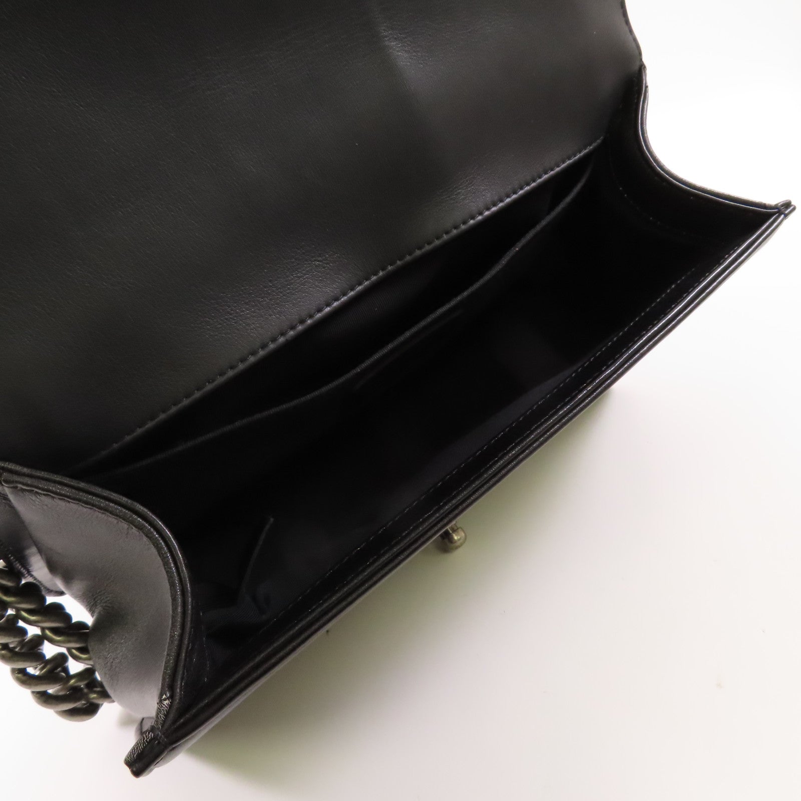 CHANEL 牛皮皮革Boy 25銀扣鏈帶肩背袋