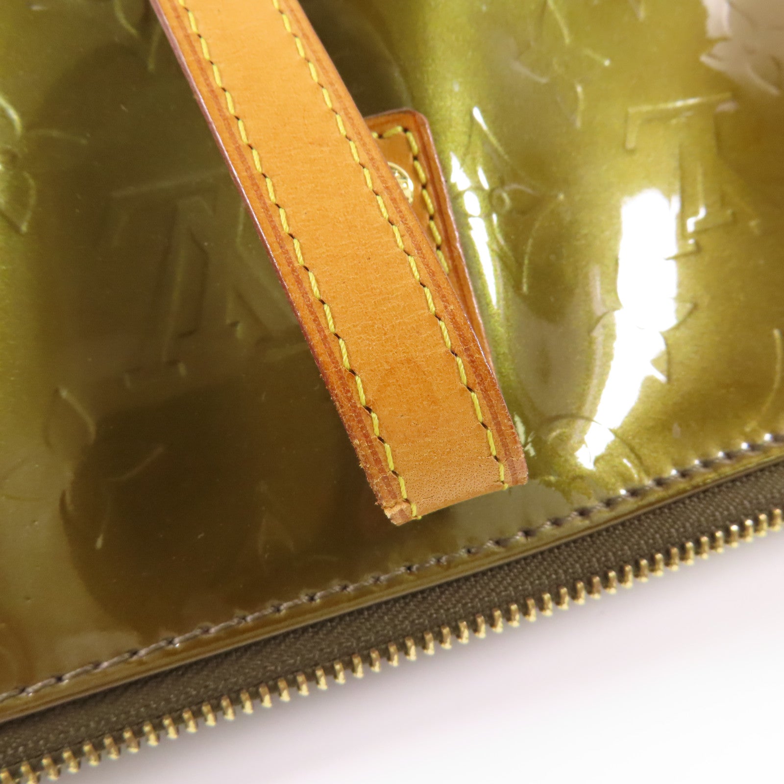 LOUIS VUITTON Vernis Bellevue金扣肩背袋