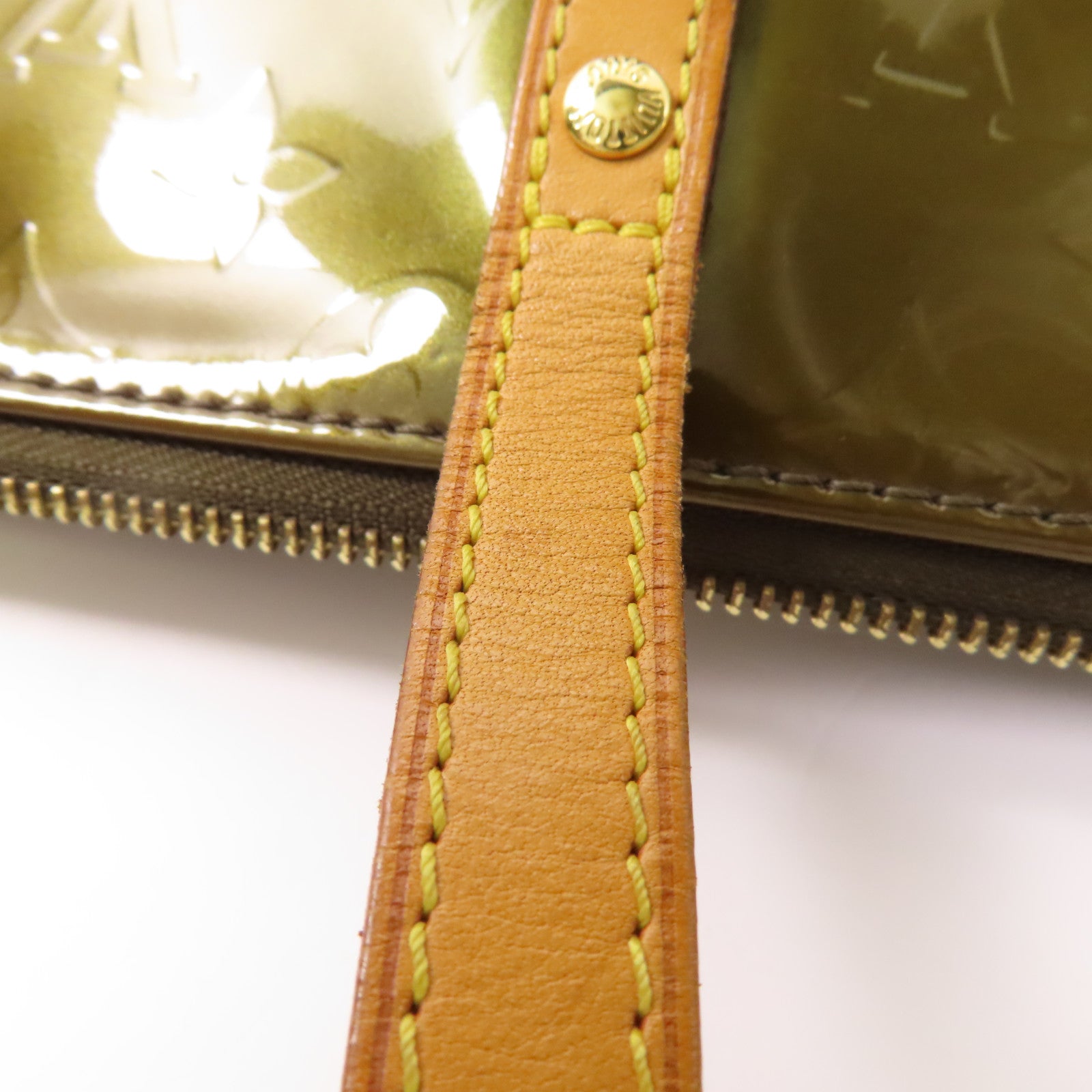 LOUIS VUITTON 【激減優惠】Vernis Bellevue金扣肩背袋