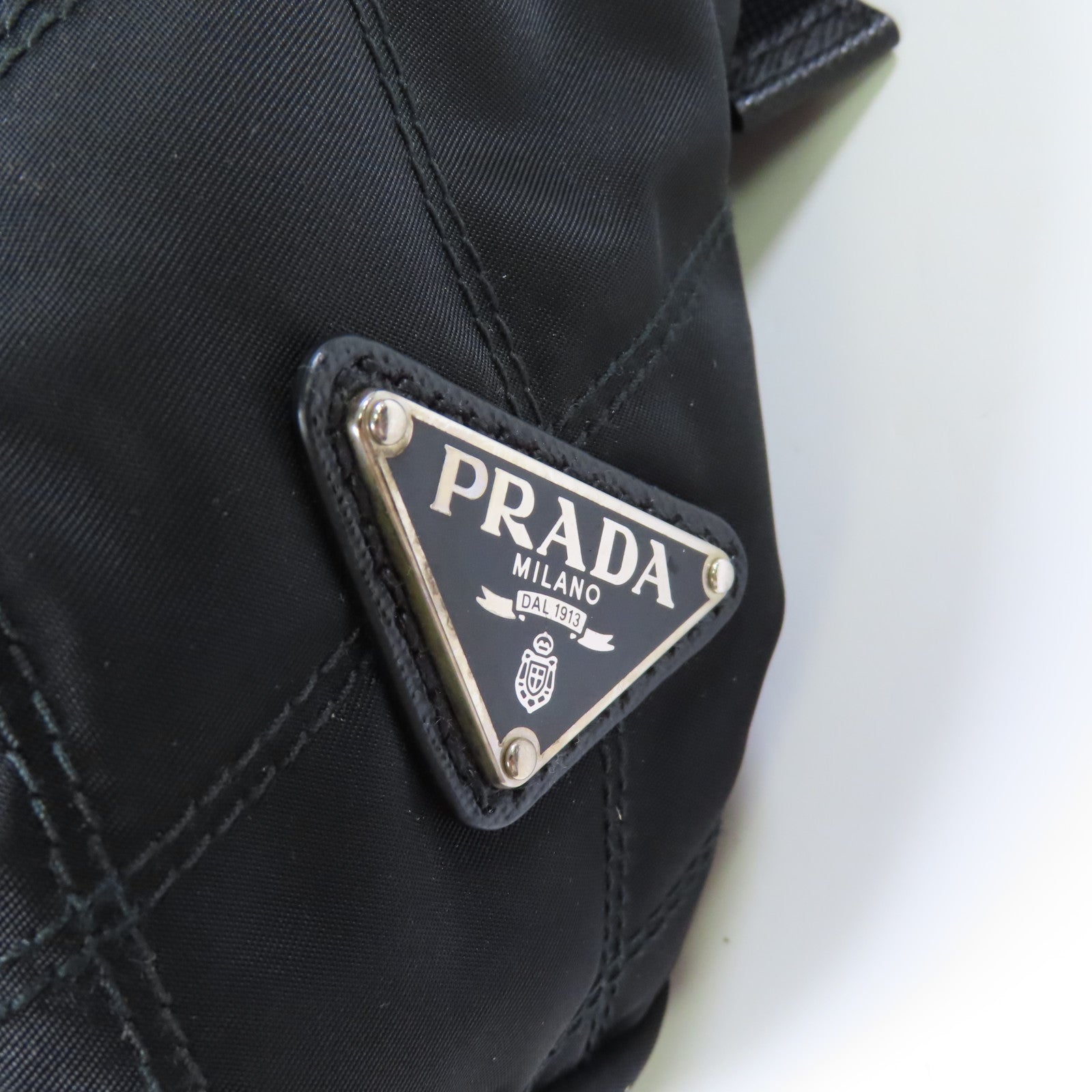PRADA 尼龍Backpack銀扣背包