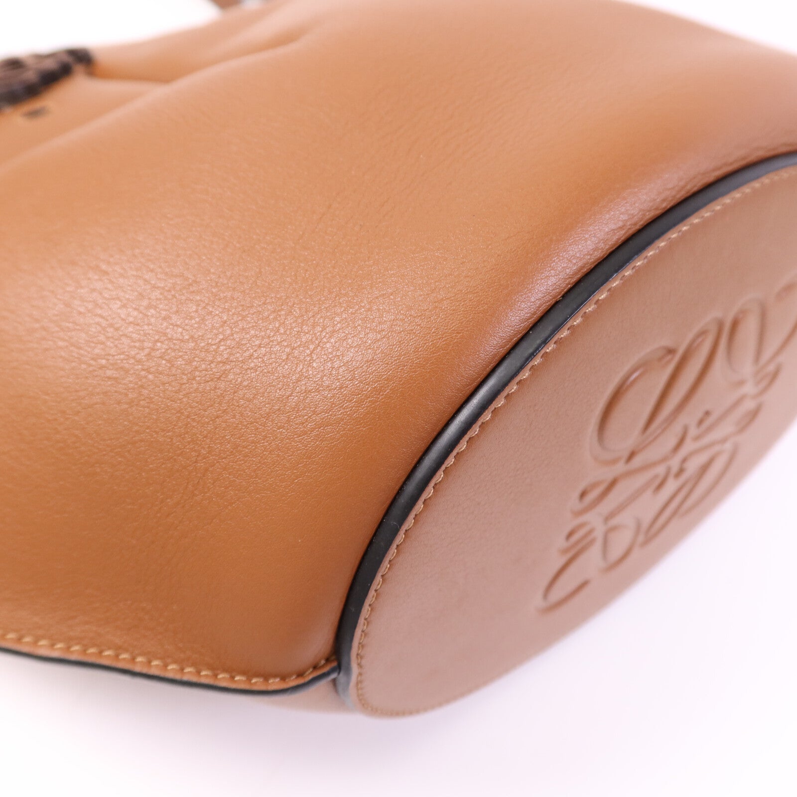 LOEWE 牛皮皮革Shell Tote肩背袋