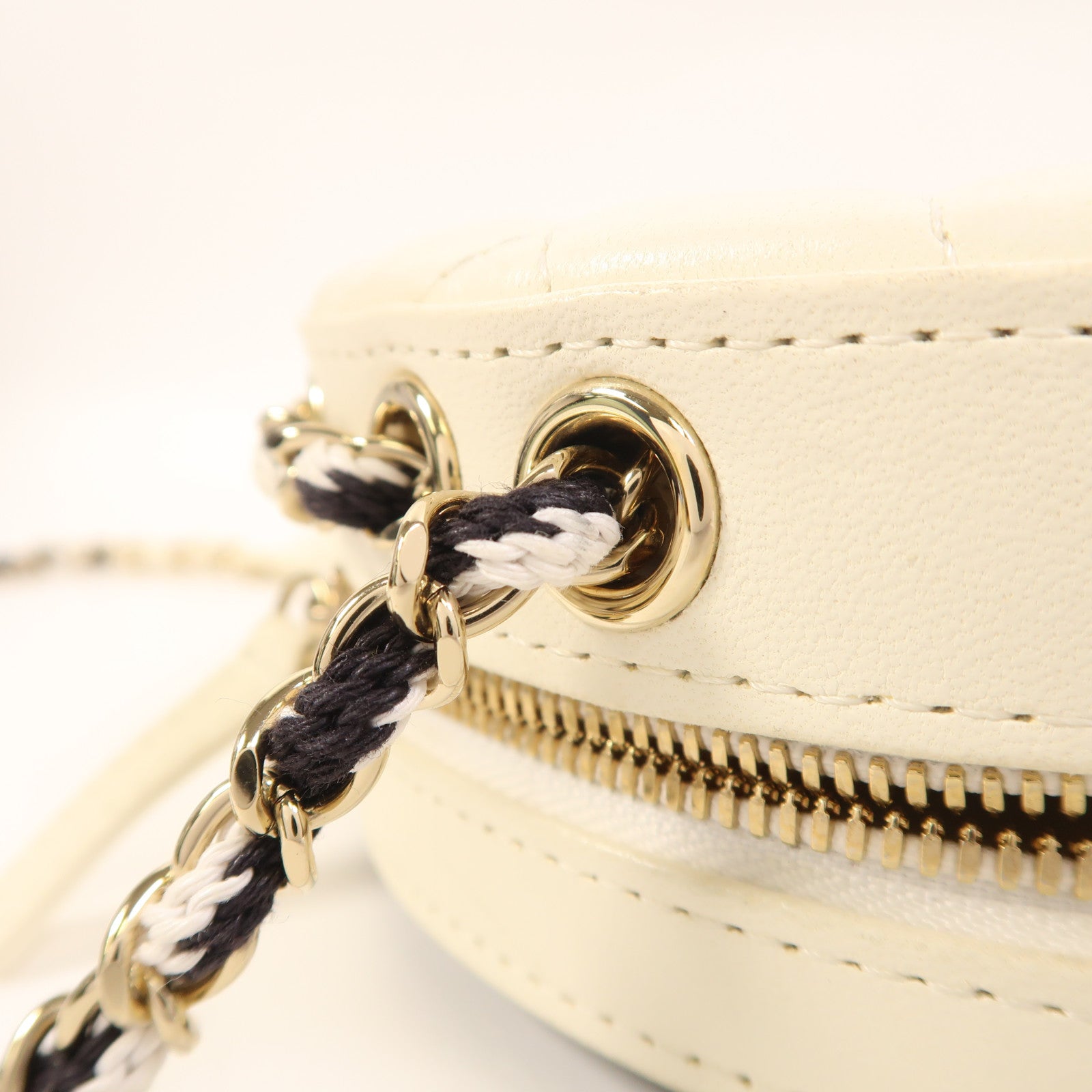 CHANEL 牛皮皮革Chain Shoulder金扣鏈帶肩背袋