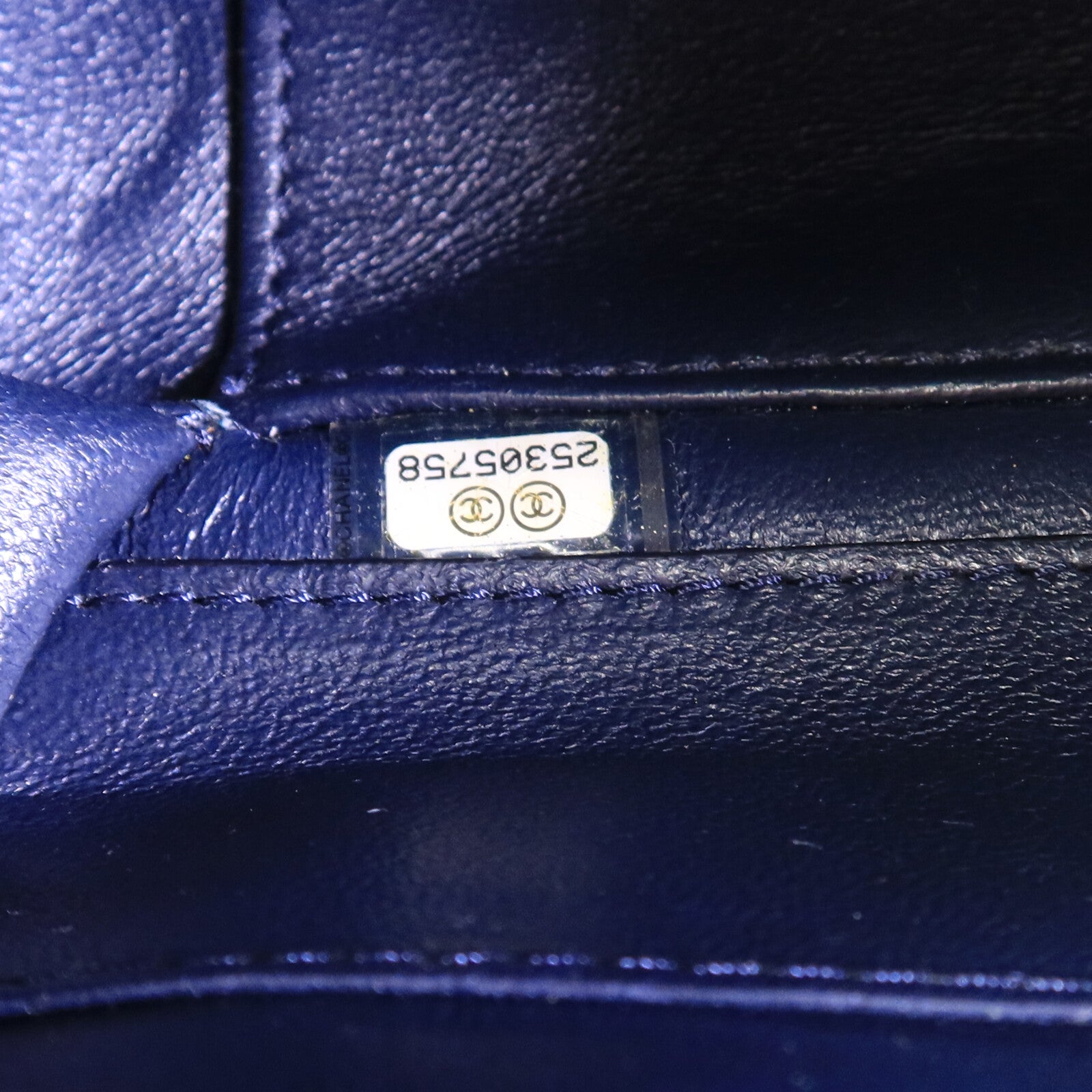CHANEL 牛皮皮革CC Filigree Vanity Case鏈帶手挽肩背兩用袋