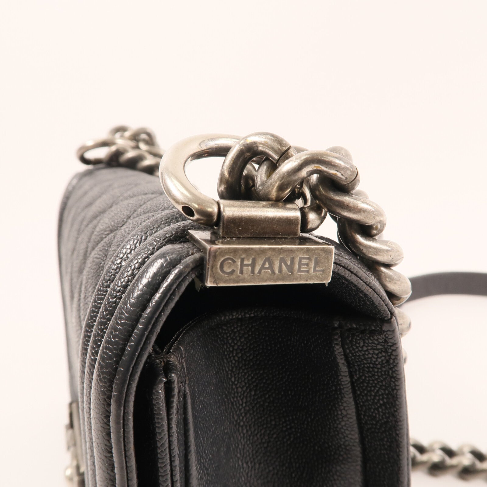 CHANEL 牛皮皮革Boy 20銀扣鏈帶肩背袋
