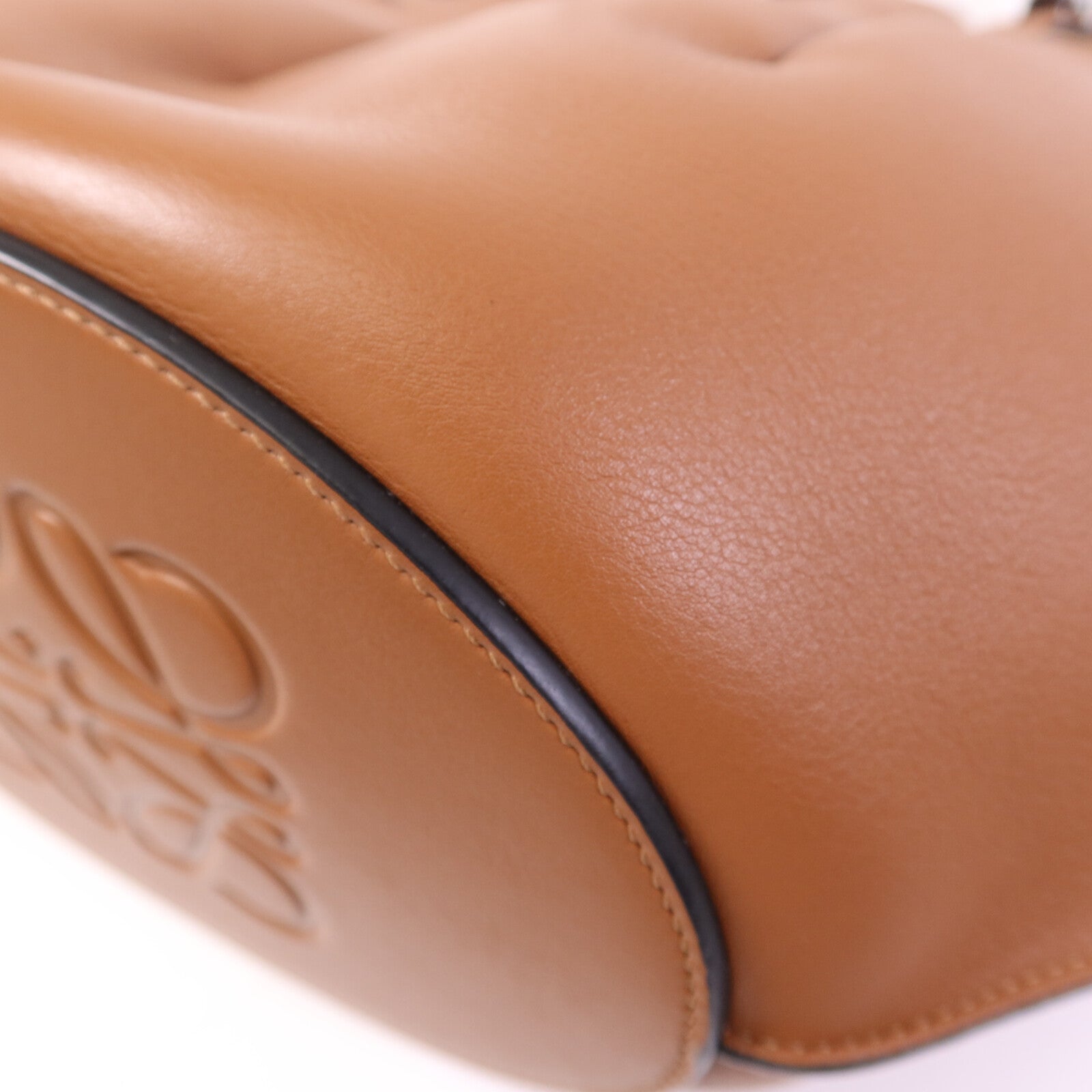 LOEWE 牛皮皮革Shell Tote肩背袋