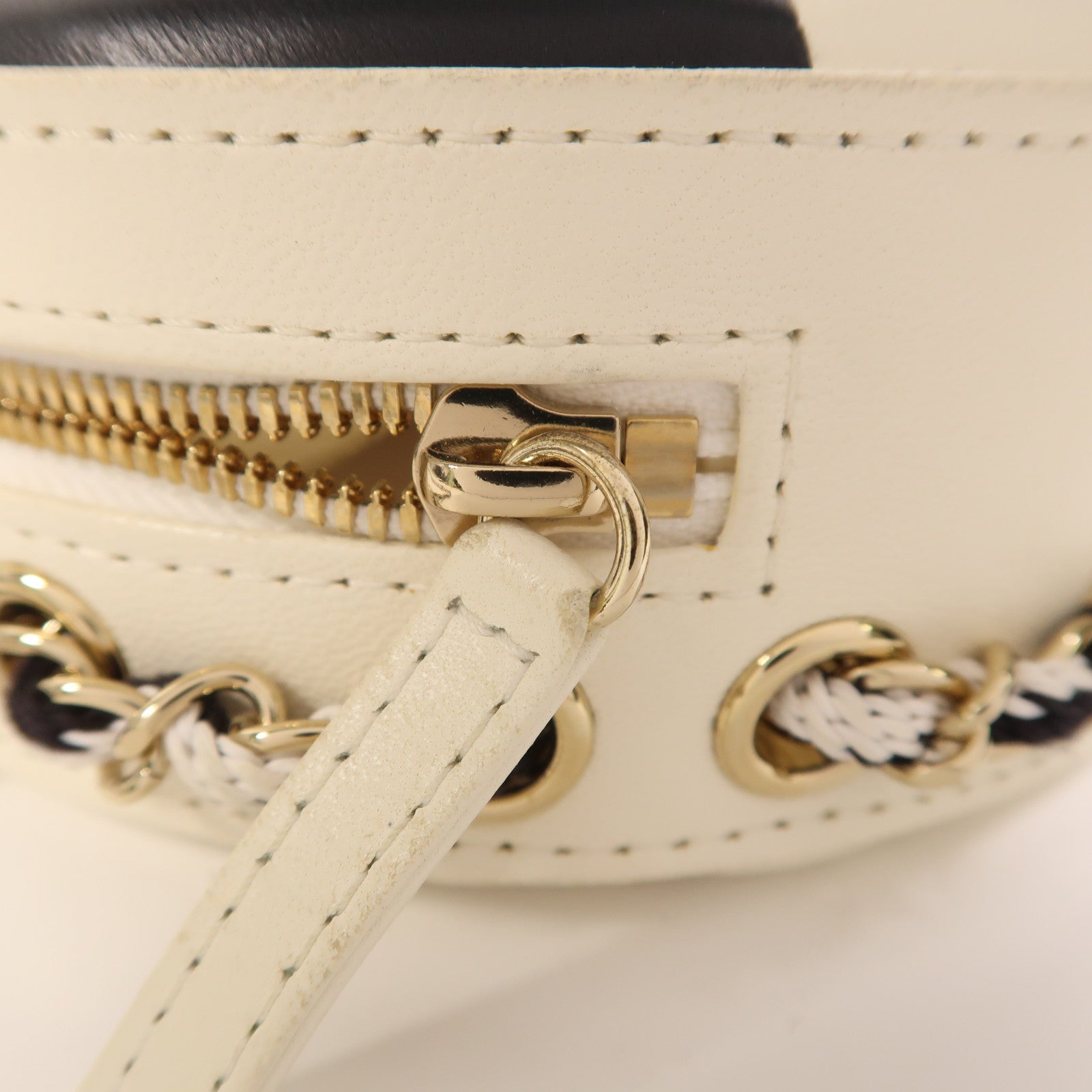 CHANEL 牛皮皮革Chain Shoulder金扣鏈帶肩背袋